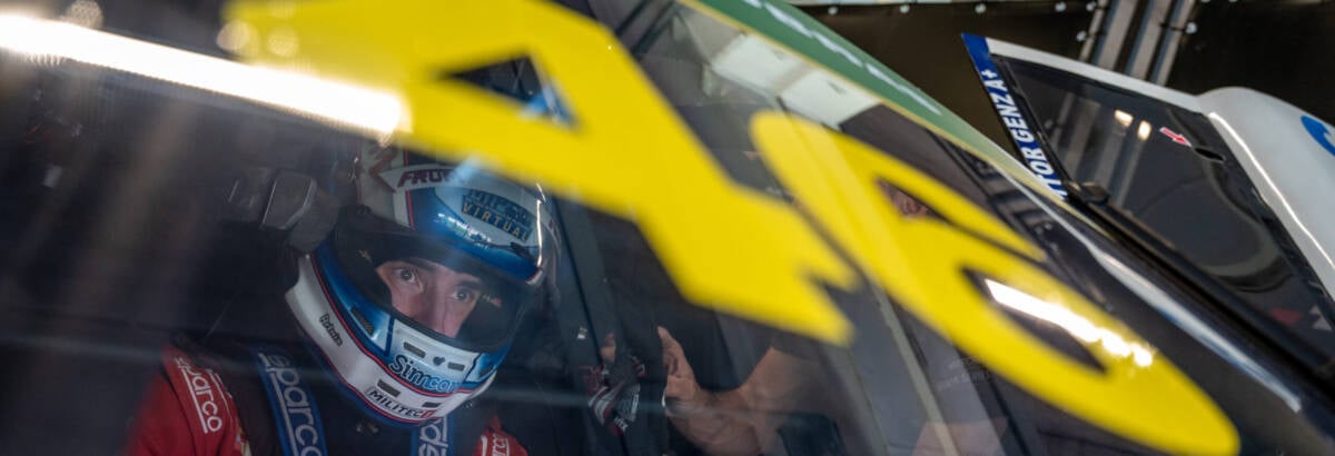 NASCAR Brasil: Vitor Genz lidera último treino com top-10 separado por menos de 1s