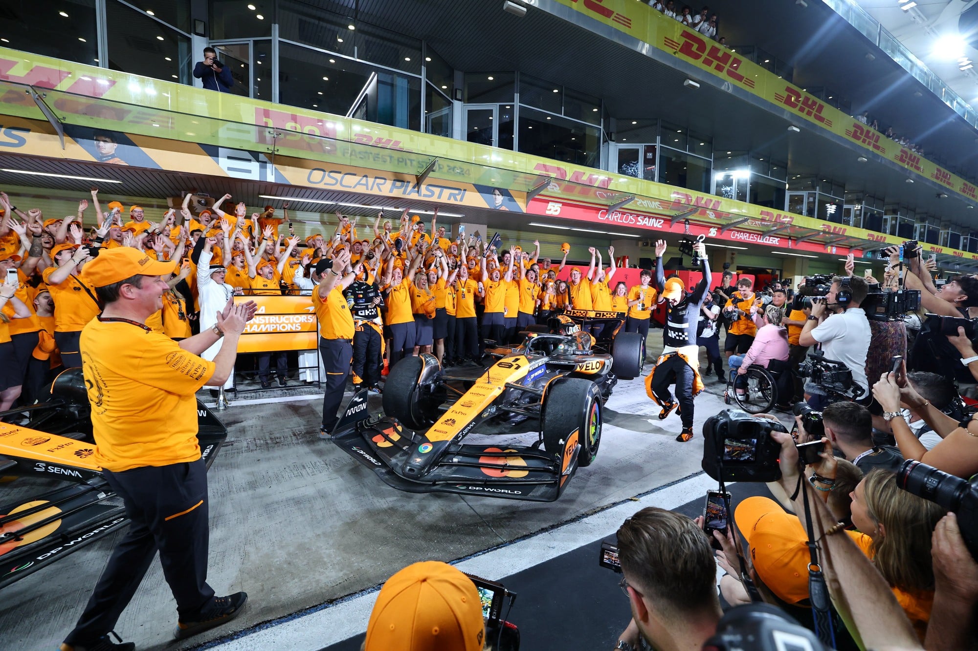 F1: "Você só lembra do vencedor", afirmou pai de Norris Lando Norris, McLaren F1 Team, 1st position, and the McLaren team celebrate after securing the Constructors Championship title