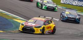 Stock Car: Gabriel Casagrande conquista top-10 em corrida marcada por chuva em Interlagos