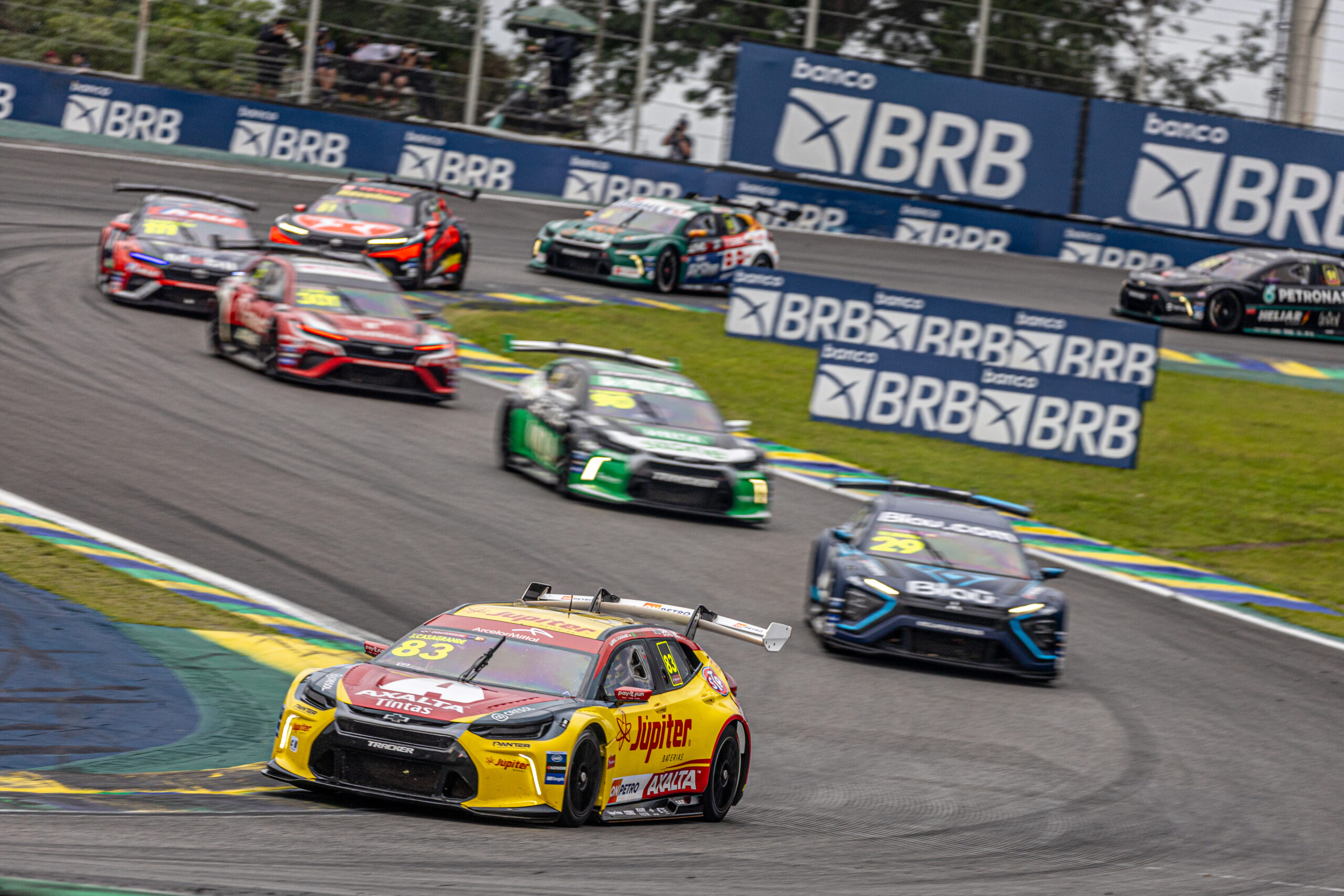 Stock Car: Gabriel Casagrande conquista top-10 em corrida marcada por chuva em Interlagos