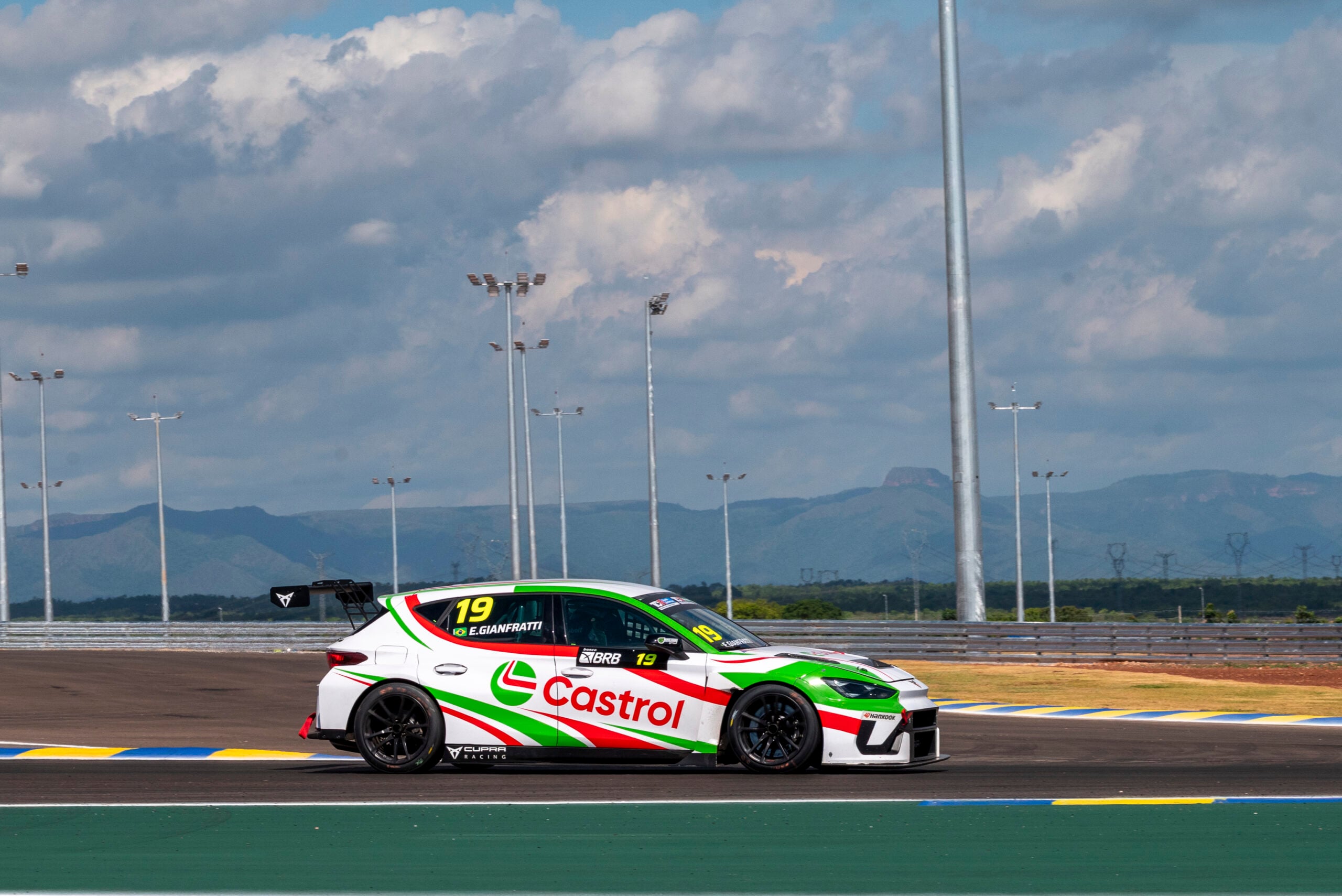 Enzo Gianfratti renova contrato com a G Racing para 2026 antes de decidir títulos no TCR Enzo Gianfratti