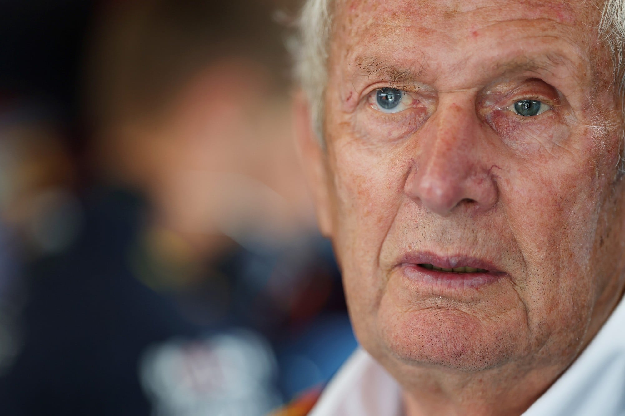 F1: Marko revela luta de poder interna na Red Bull e conflito com Horner MONTREAL, QUEBEC - JUNE 14: Dr Helmut Marko, Team Consultant of Oracle Red Bull Racing looks on during qualifying ahead of the F1 Grand Prix of Canada at Circuit Gilles-Villeneuve on June 14, 2025 in Montreal, Quebec. (Photo by Mark Thompson/Getty Images) // Getty Images / Red Bull Content Pool // SI202506140568 // Usage for editorial use only //