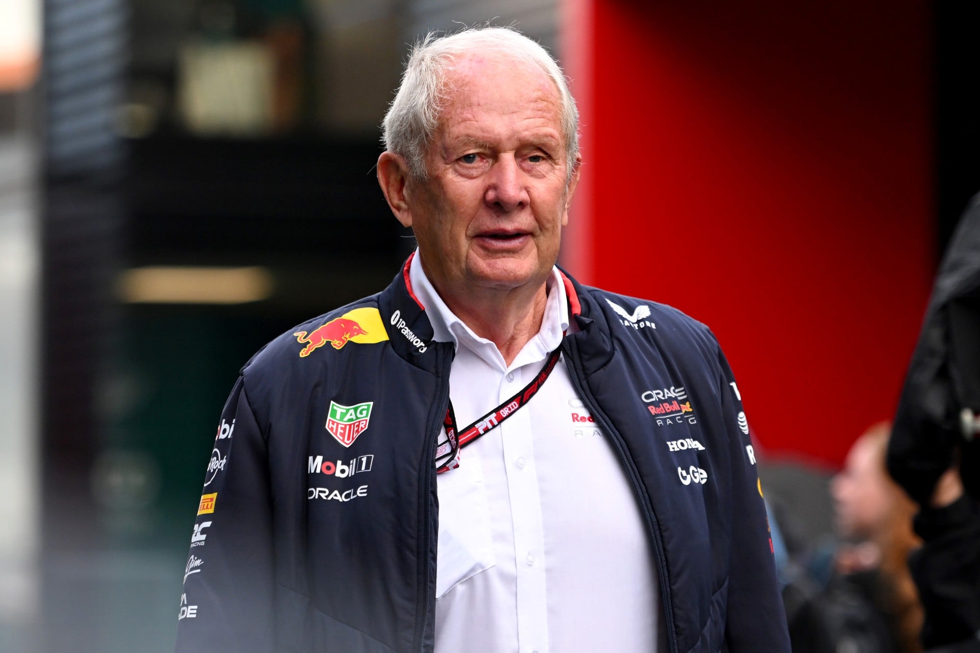 F1: Vettel sobre saída de Marko: "Fundador do sucesso da Red Bull" ZANDVOORT, NETHERLANDS - AUGUST 31: Dr Helmut Marko, Team Consultant of Oracle Red Bull Racing arrives in the Paddock prior to the F1 Grand Prix of Netherlands at Circuit Zandvoort on August 31, 2025 in Zandvoort, Netherlands. (Photo by Rudy Carezzevoli/Getty Images) // Getty Images / Red Bull Content Pool // SI202508310049 // Usage for editorial use only //