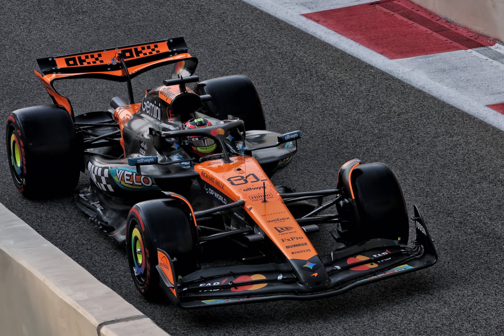 Oscar Piastri (AUS) McLaren MCL39.