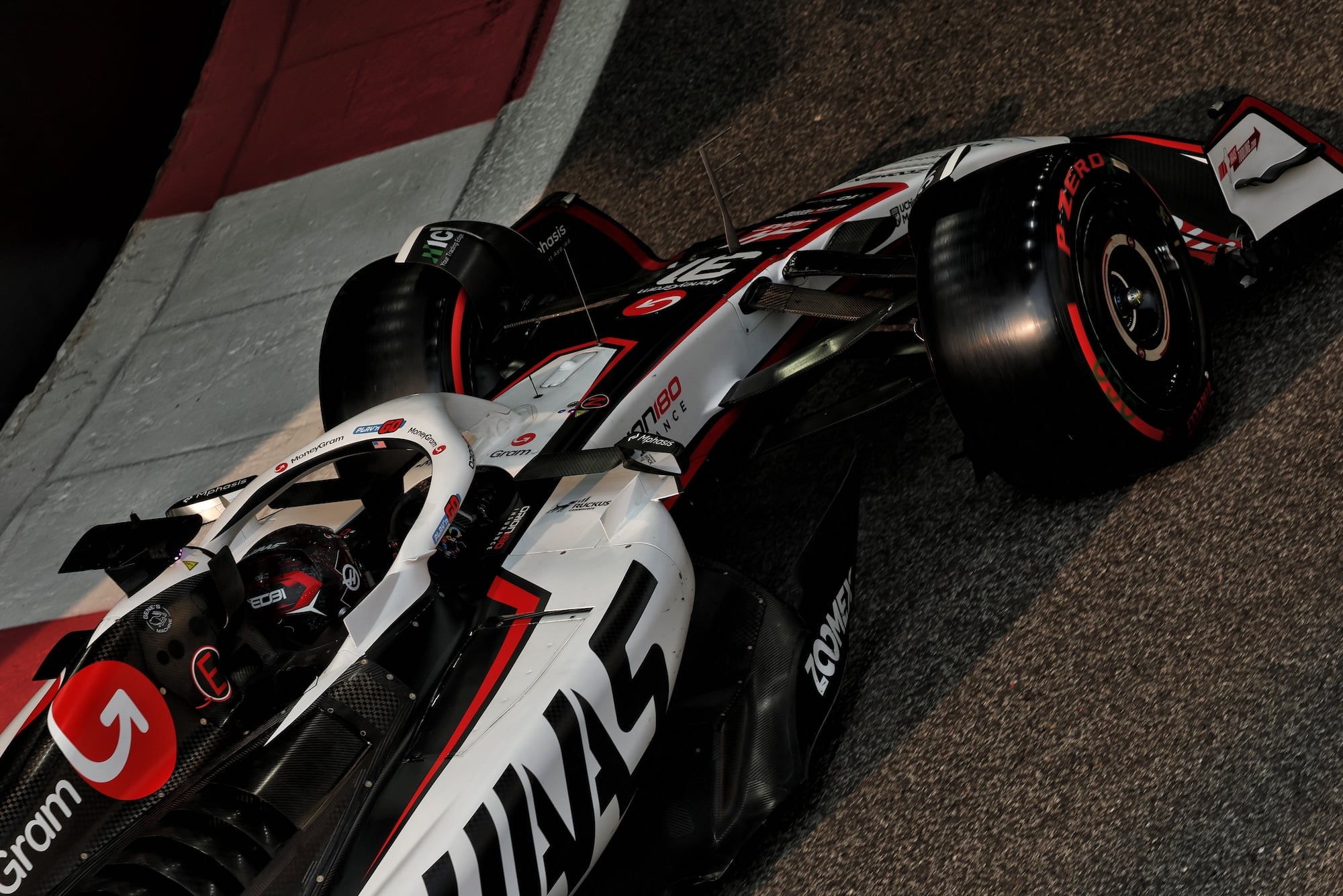Esteban Ocon (FRA) Haas VF-25.