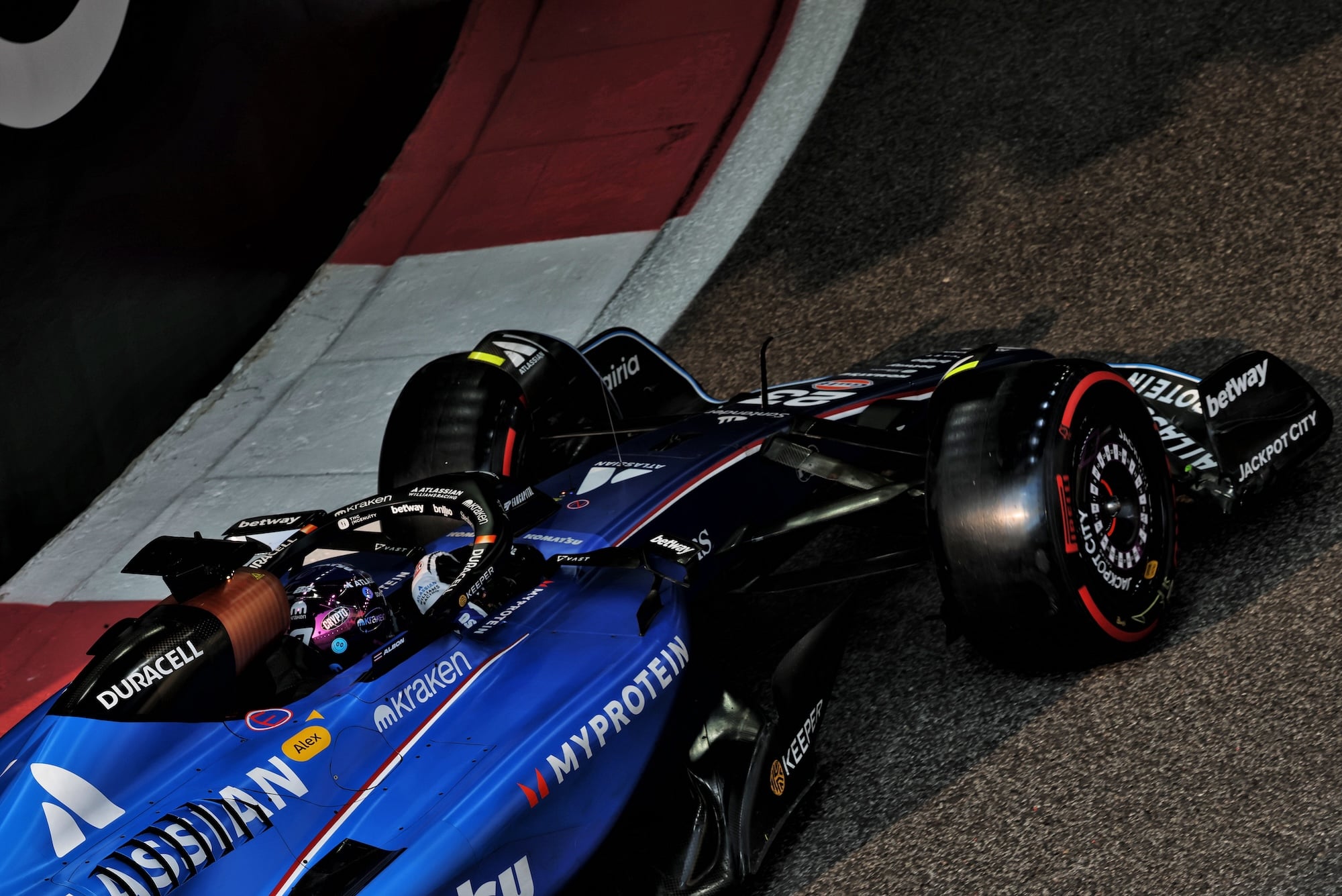 Alexander Albon (THA) Atlassian Williams Racing FW47.