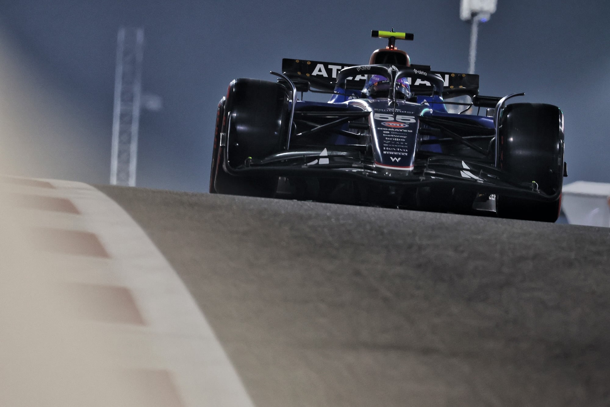 F1: Sainz acerta previsões para 2025 e impulsiona melhor fase recente da Williams Carlos Sainz (ESP) Atlassian Williams Racing FW47.