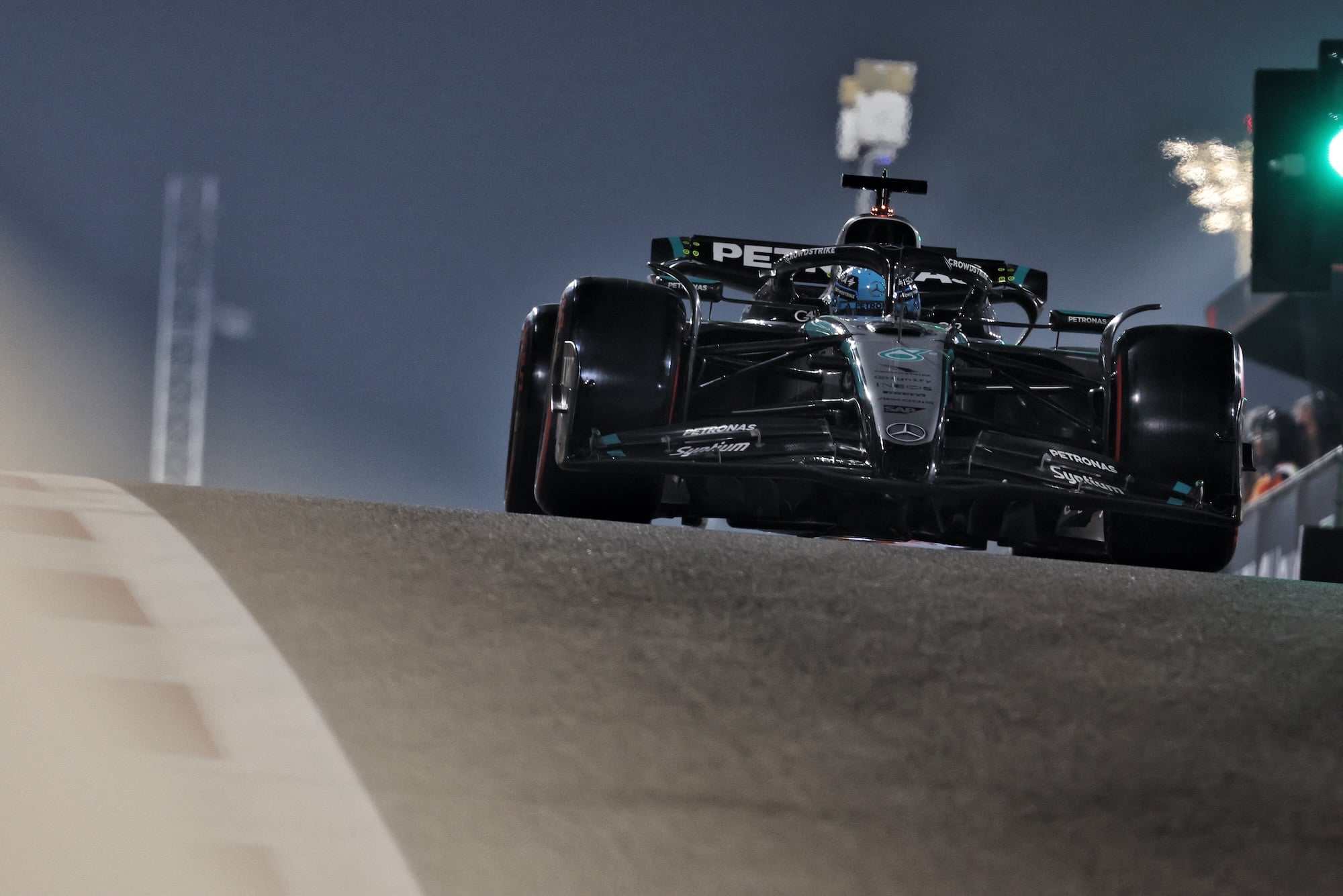 F1: Russell reflete sobre temporada e destaca P2 entre construtores George Russell (GBR) Mercedes AMG F1 W16.