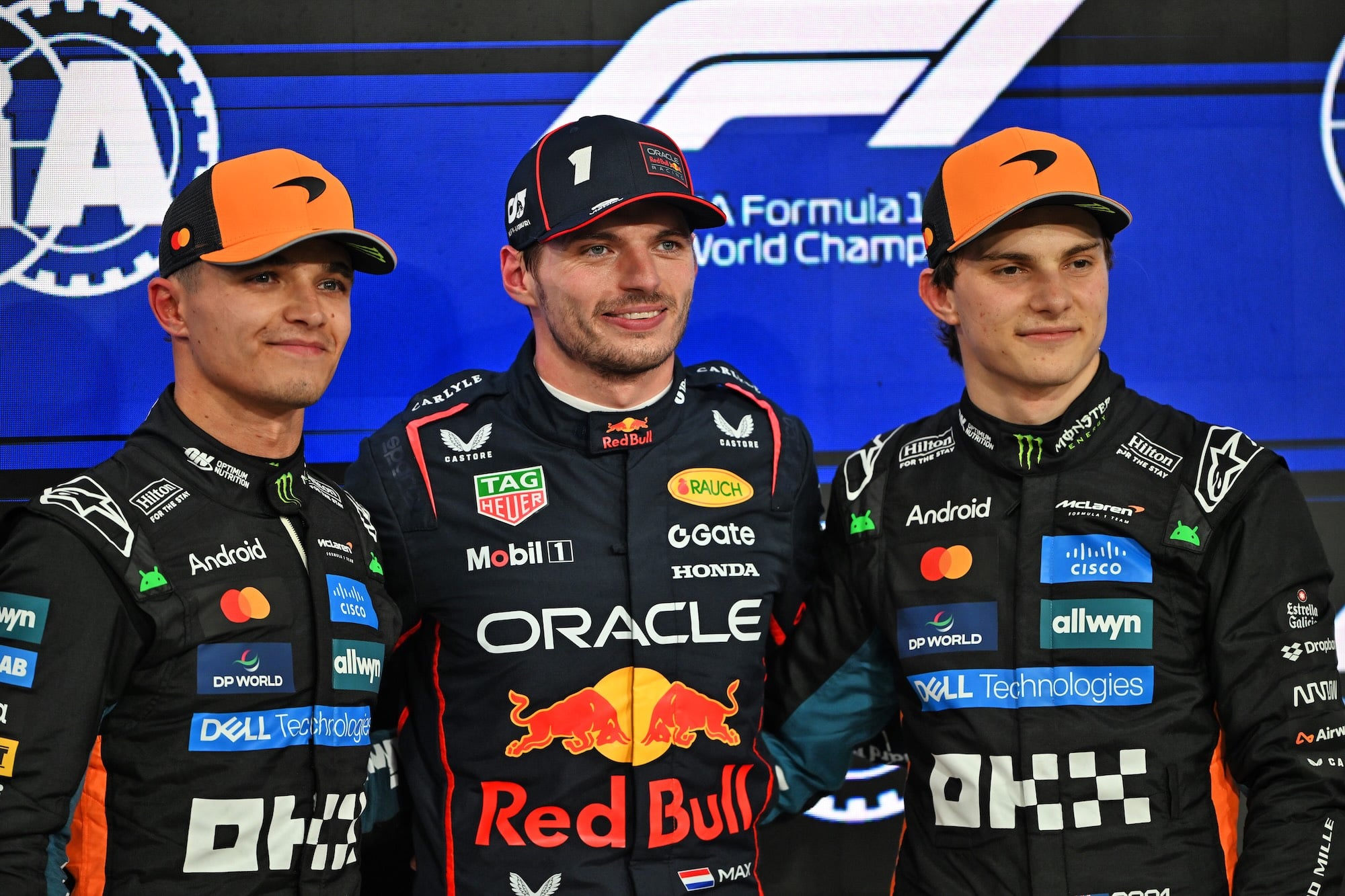 F1: "Não tenho nada a perder", afirmou Verstappen antes da decisão do campeonato Qualifying top three in parc ferme (L to R): Lando Norris (GBR) McLaren, second; Max Verstappen (NLD) Red Bull Racing, pole position; Oscar Piastri (AUS) McLaren, third.