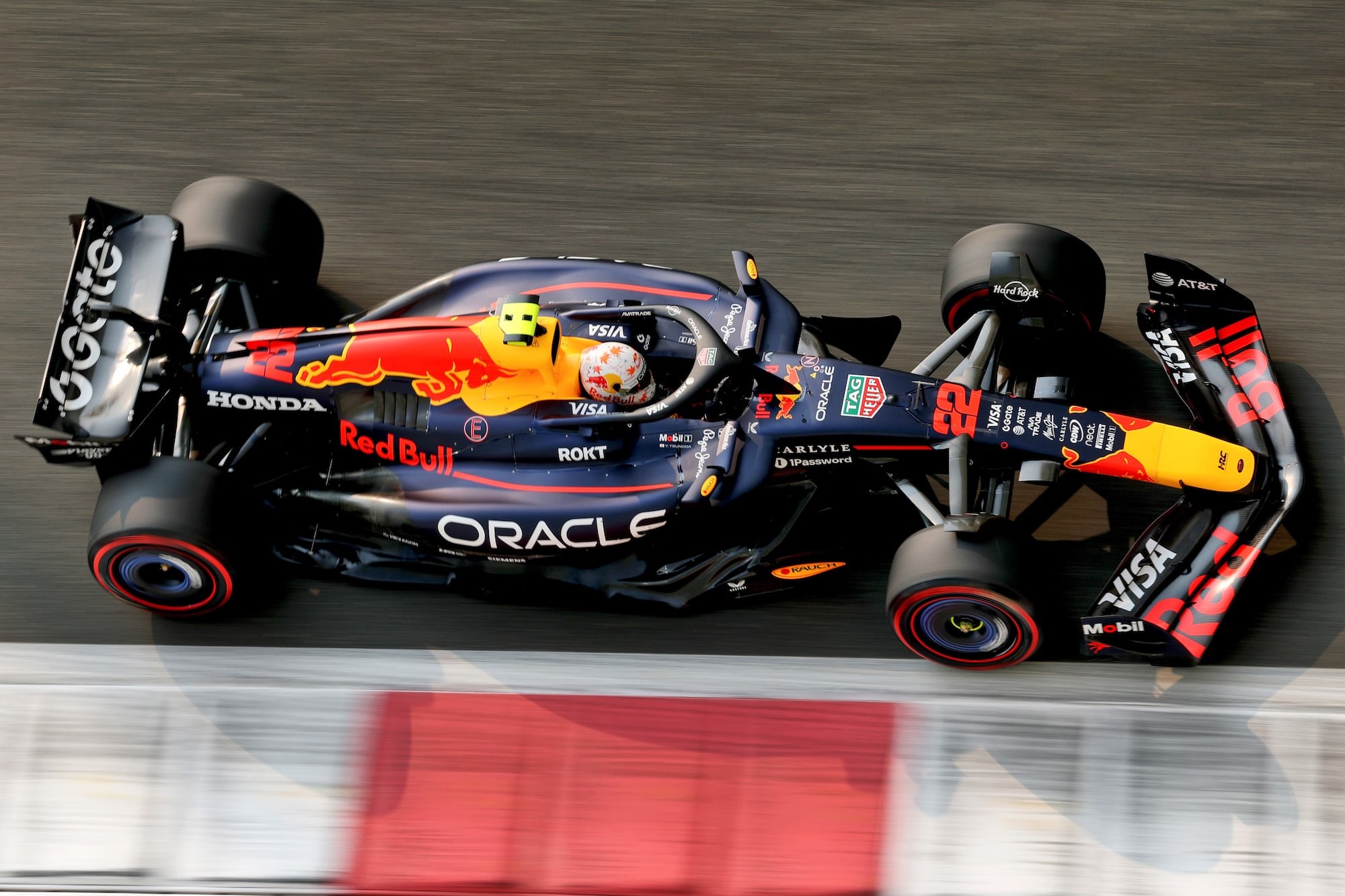 F1: Tsunoda recebe punição extra após incidente com Norris em Abu Dhabi Yuki Tsunoda (JPN) Red Bull Racing RB21.