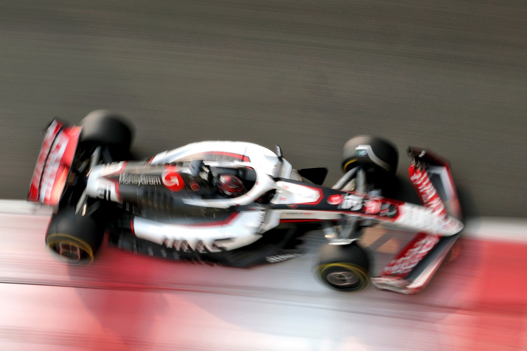 F1: Ocon revela que tem "algo especial chegando" antes do final de 2025 Esteban Ocon (FRA) Haas VF-25.