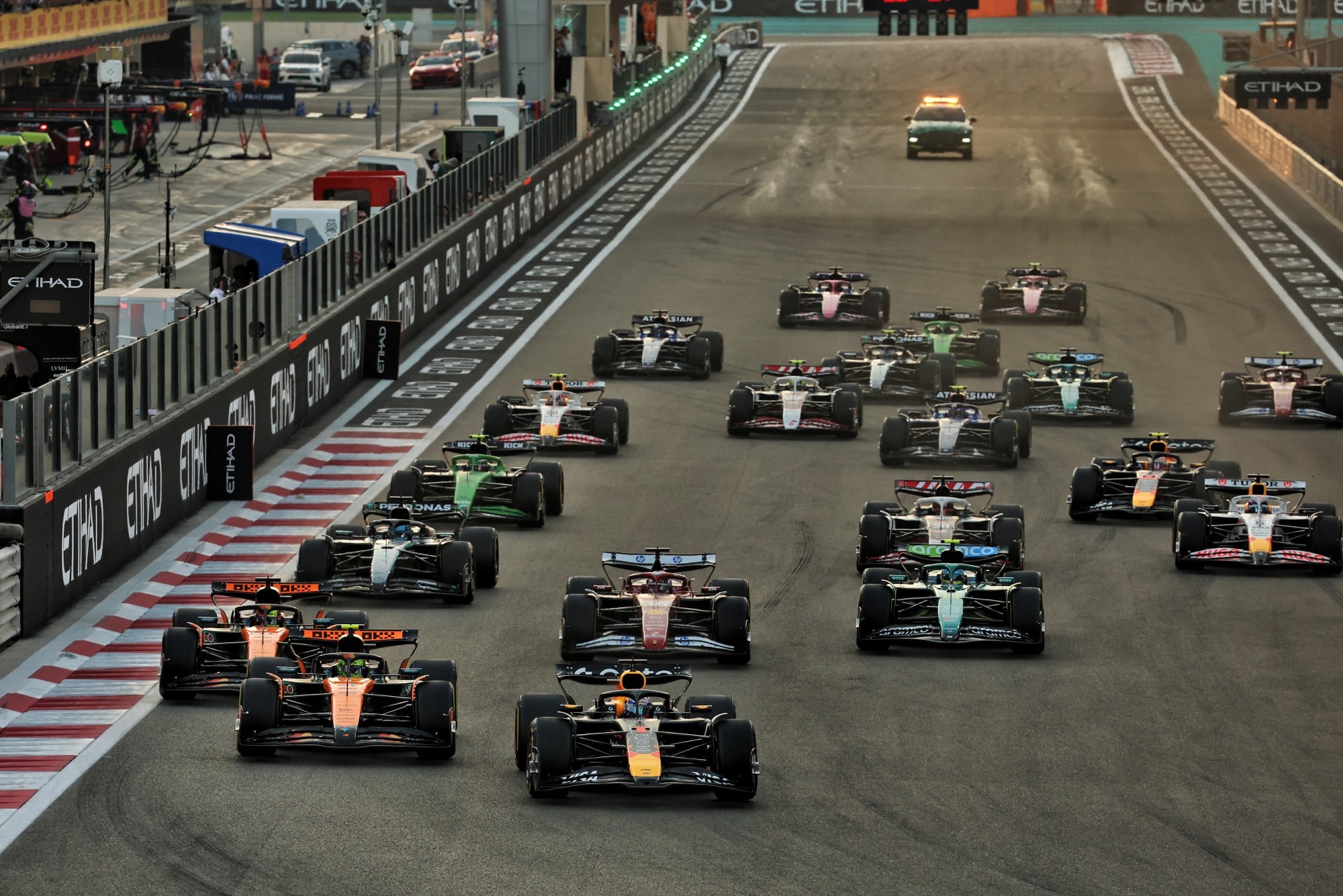 F1: Verstappen vence em Abu Dhabi, mas Norris vai ao pódio e é campeão mundial de 2025 F1: Verstappen vence em Abu Dhabi, mas Norris vai ao pódio e é campeão mundial de 2025