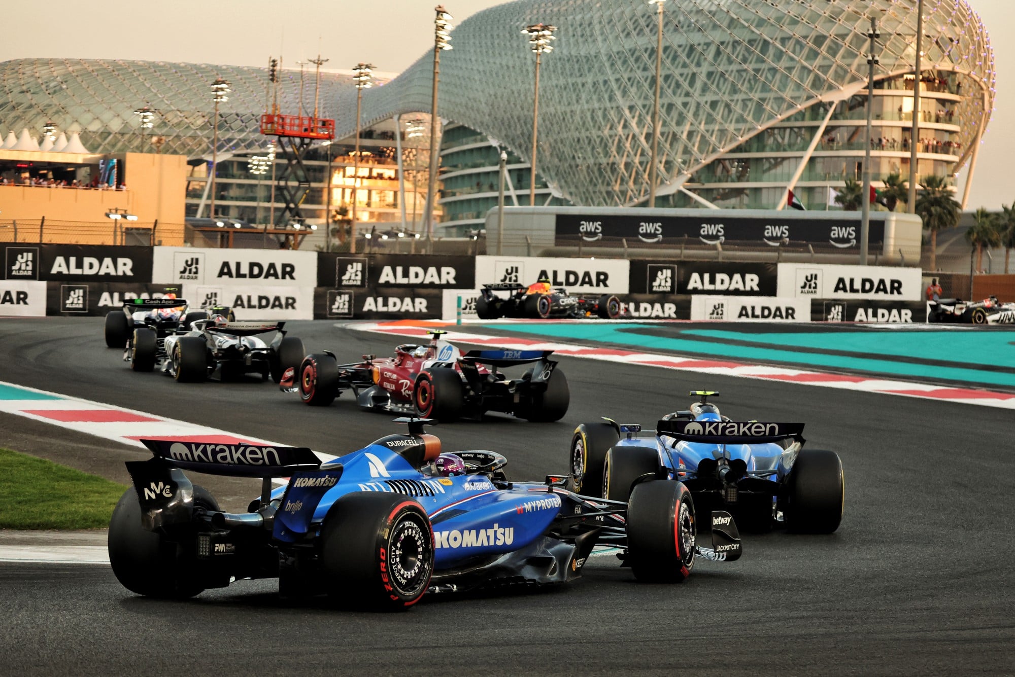 F1: Confira as imagens do GP de Abu Dhabi 2025 Alexander Albon (THA) Atlassian Williams Racing FW47.