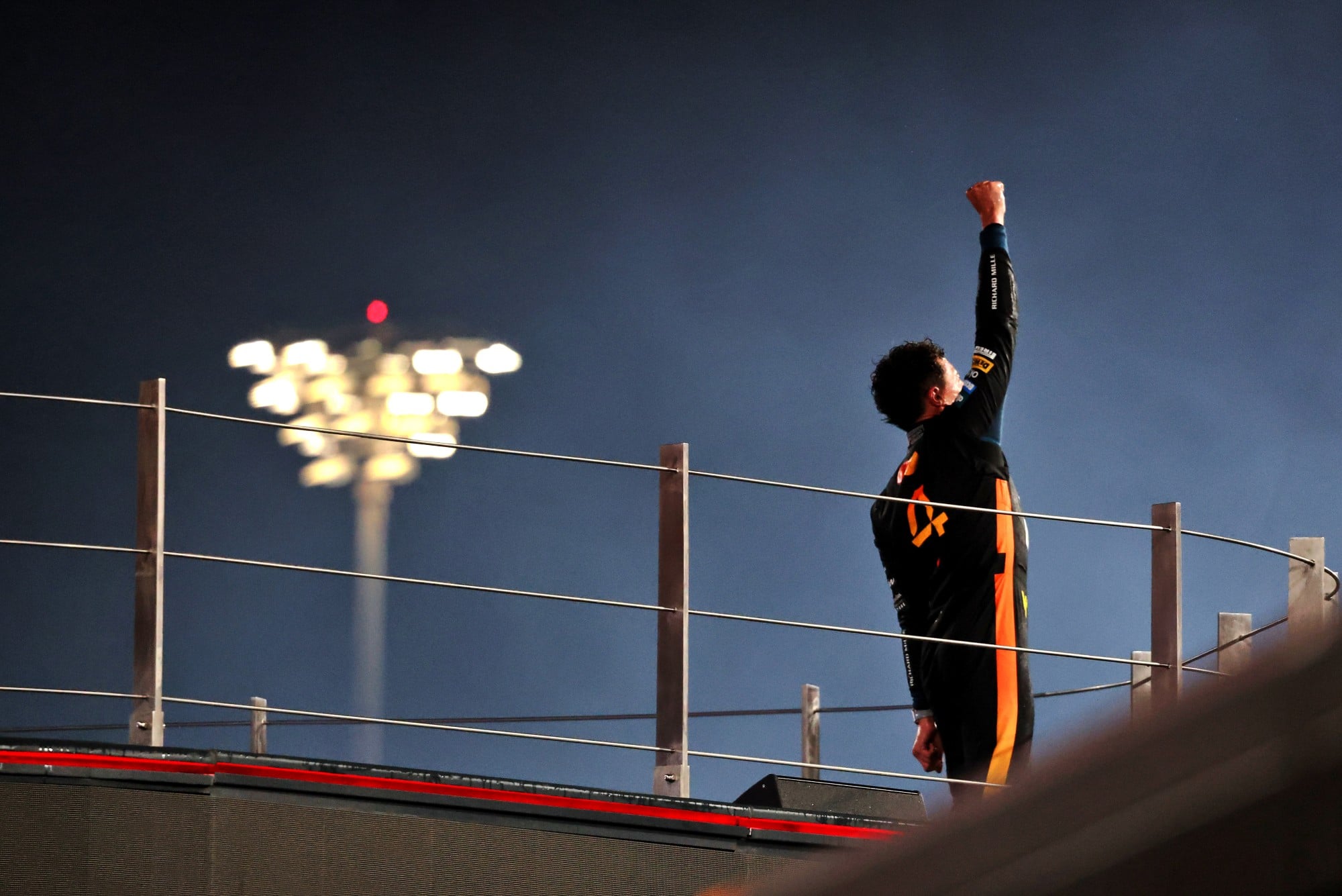 F1: Confira as imagens do GP de Abu Dhabi 2025 Race winner and World Champion Lando Norris (GBR) McLaren celebrates on the podium.
