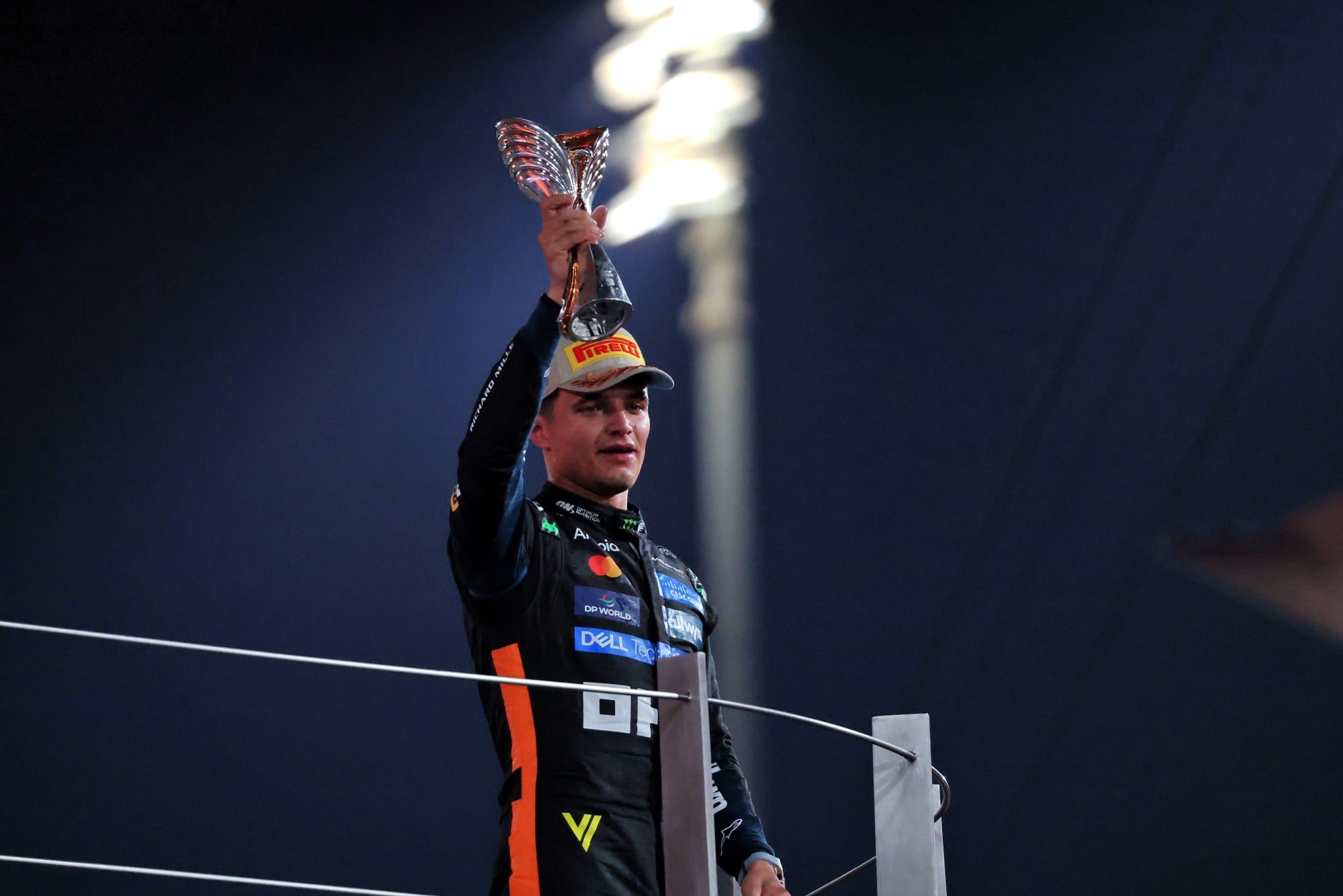 F1: Confira as imagens do GP de Abu Dhabi 2025 Third placed World Champion Lando Norris (GBR) McLaren celebrates on the podium.