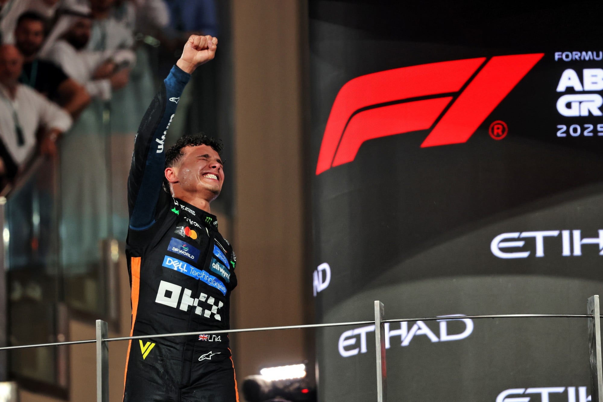 F1: Confira as imagens do GP de Abu Dhabi 2025 Third placed World Champion Lando Norris (GBR) McLaren celebrates on the podium.