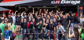 Japoneses que vieram reconstruir fábrica da Toyota visitam a Stock Car