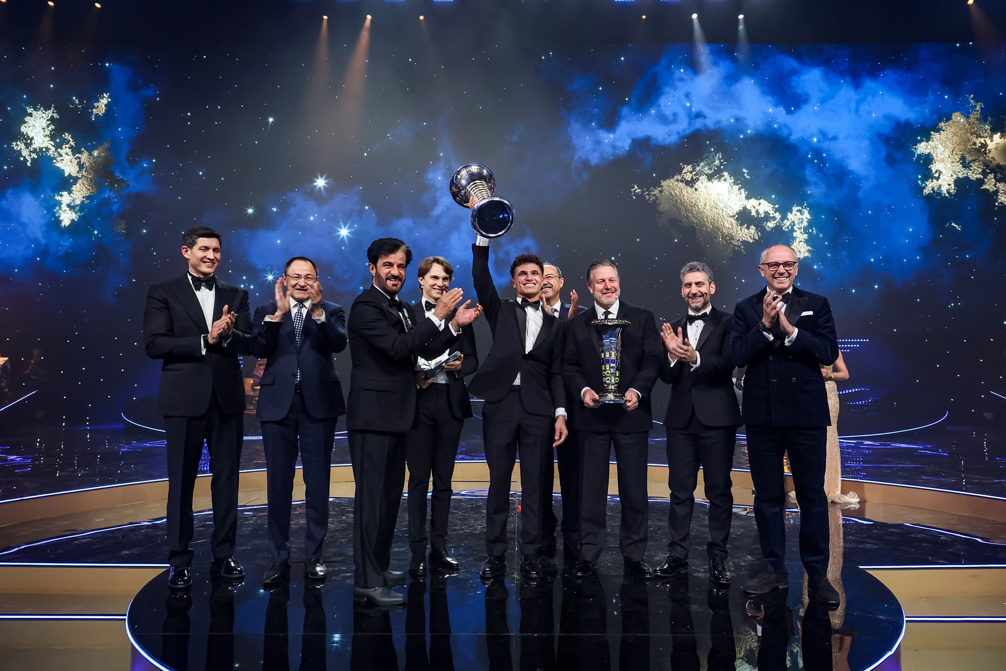 F1: Norris brinca com erros, solta palavrão no palco e marca noite do FIA Awards 2025 F1: Norris brinca com erros, solta palavrão no palco e marca noite do FIA Awards 2025
