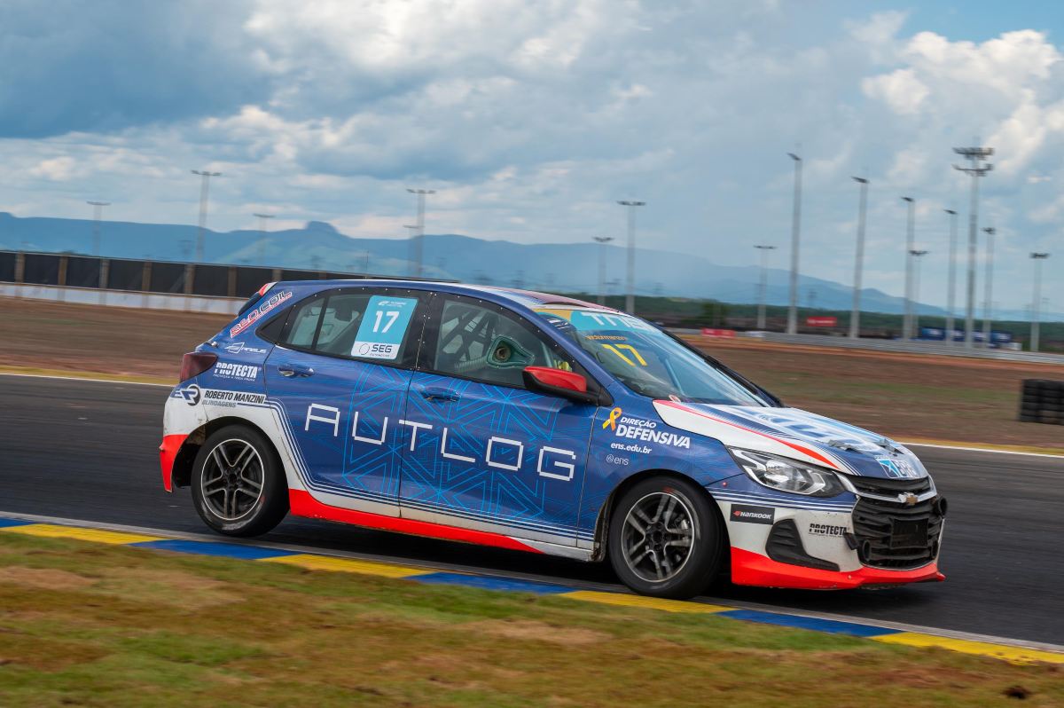Victor Manzini animado para prova de endurance da Turismo Nacional na final em Interlagos