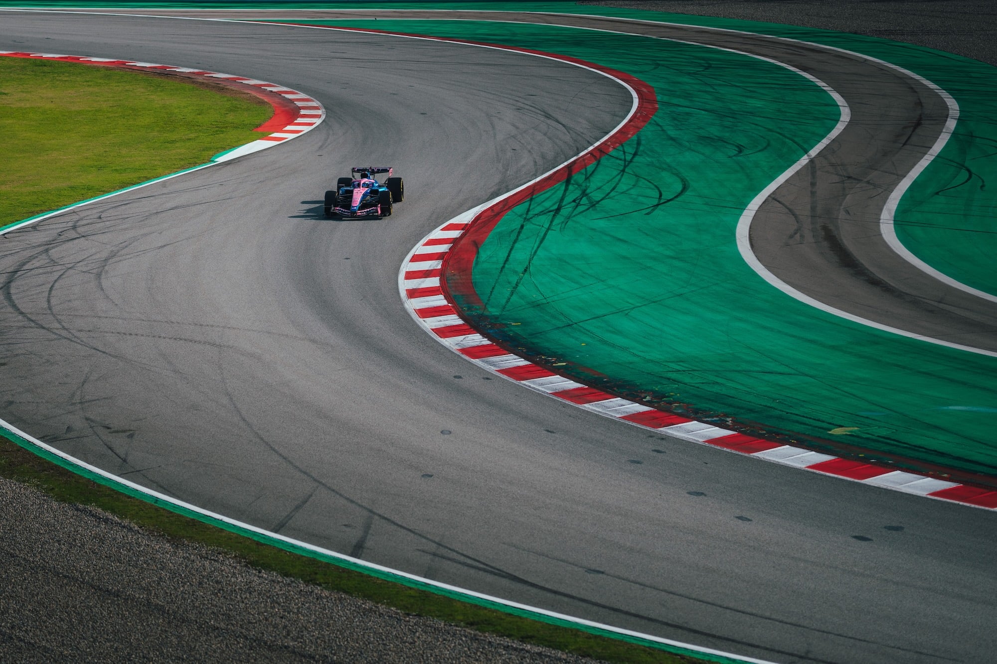 F1: Preparativos para GP de Barcelona são afetados por atrasos na saída de Mônaco