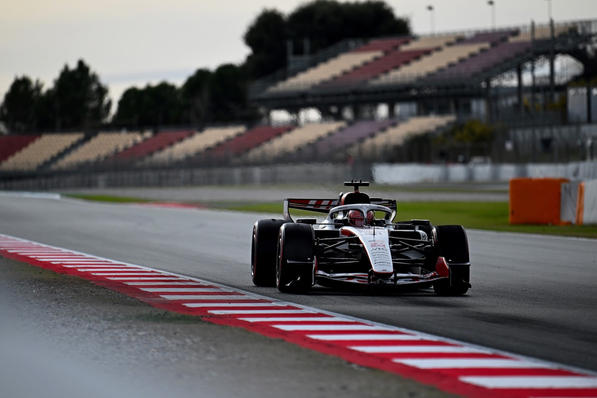 Esteban Ocon (Haas) – Testes Barcelona F1 2026