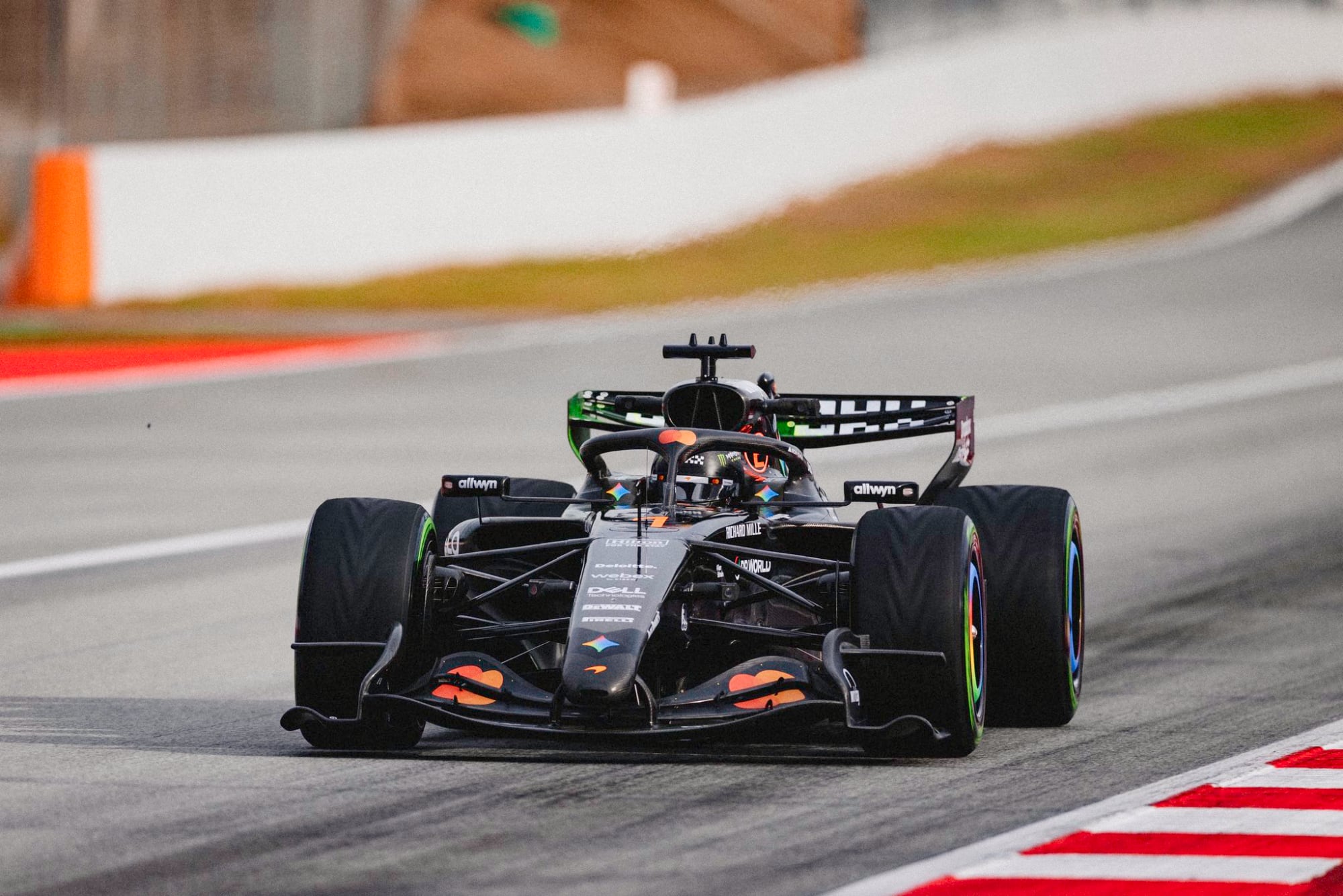 F1: McLaren tentou encontrar limites do carro nos testes em Barcelona Lando Norris (McLaren) - Testes Barcelona F1 2026