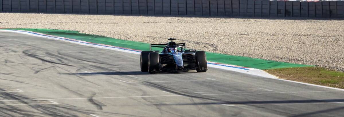 F1 hoje: Mercedes mostra W17 e rumor liga Hamilton a Kardashian