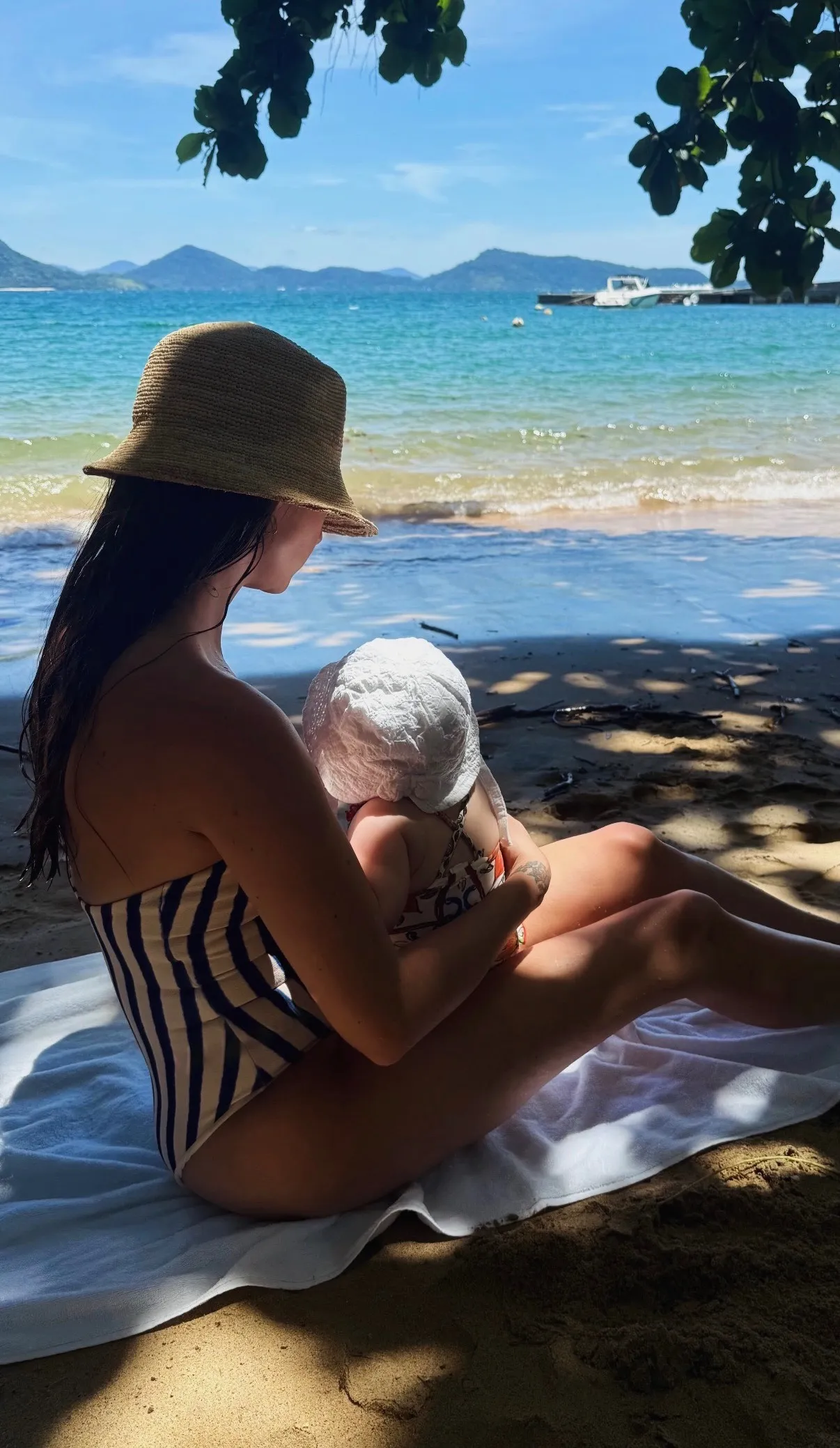 F1: Kelly Piquet compartilha fotos de férias com Verstappen e filha Lily