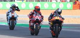 MotoGP: Acosta vence Sprint na Tailândia após batalha com Márquez