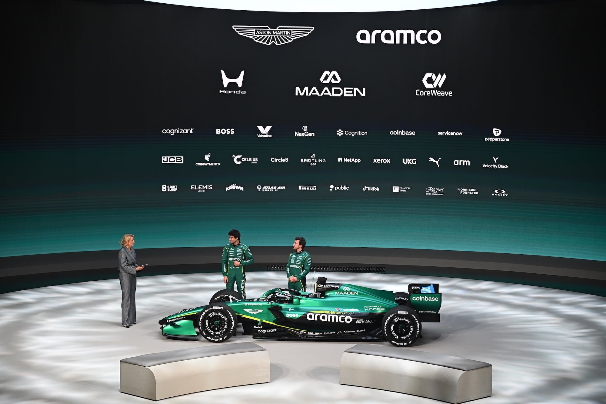 F1: Newey explica estreia do AMR26 sem pintura após atrasos em Barcelona