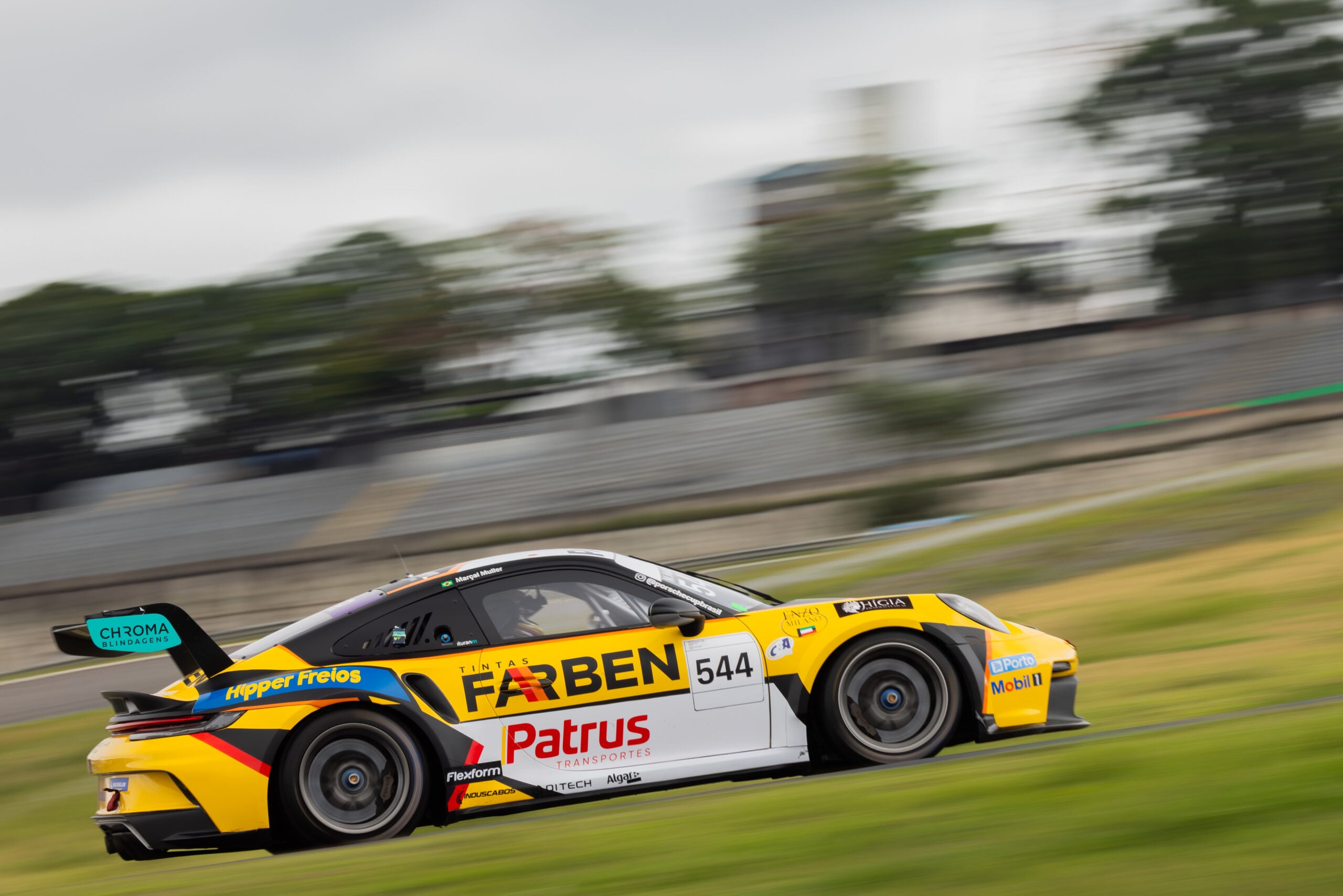 Muller aproveita pré-temporada para ajustar Porsche #544