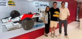 Gaules visita Sede da Senna Brands e Instituto Ayrton Senna e se emociona com objetos do acervo do ídolo
