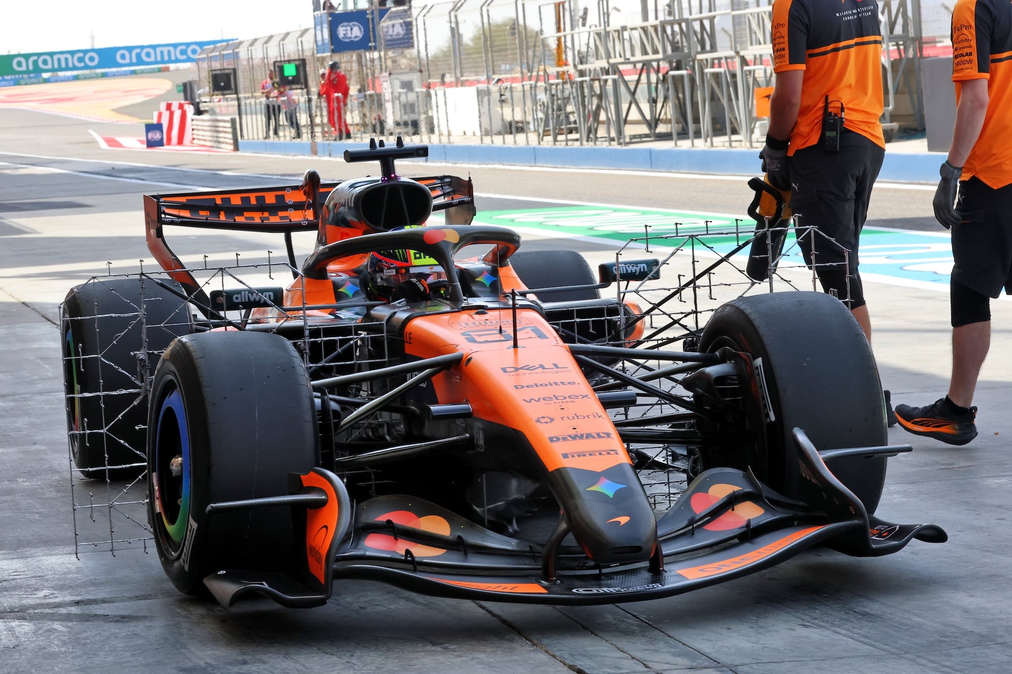 Oscar Piastri (AUS) McLaren F1 Team MCL40 in the pits.
