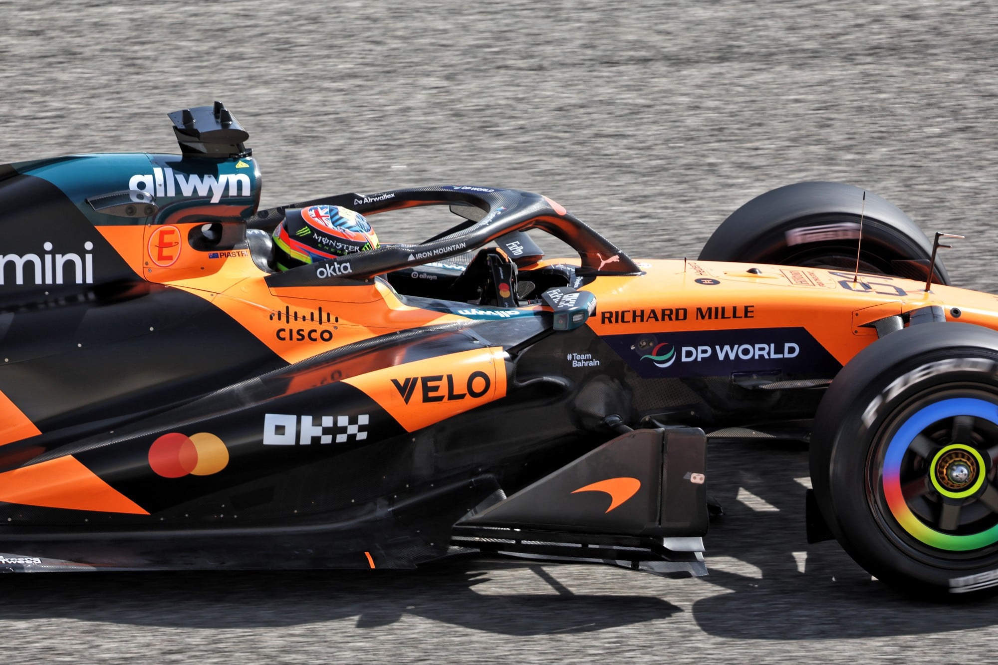 Oscar Piastri (AUS) McLaren F1 Team MCL40.