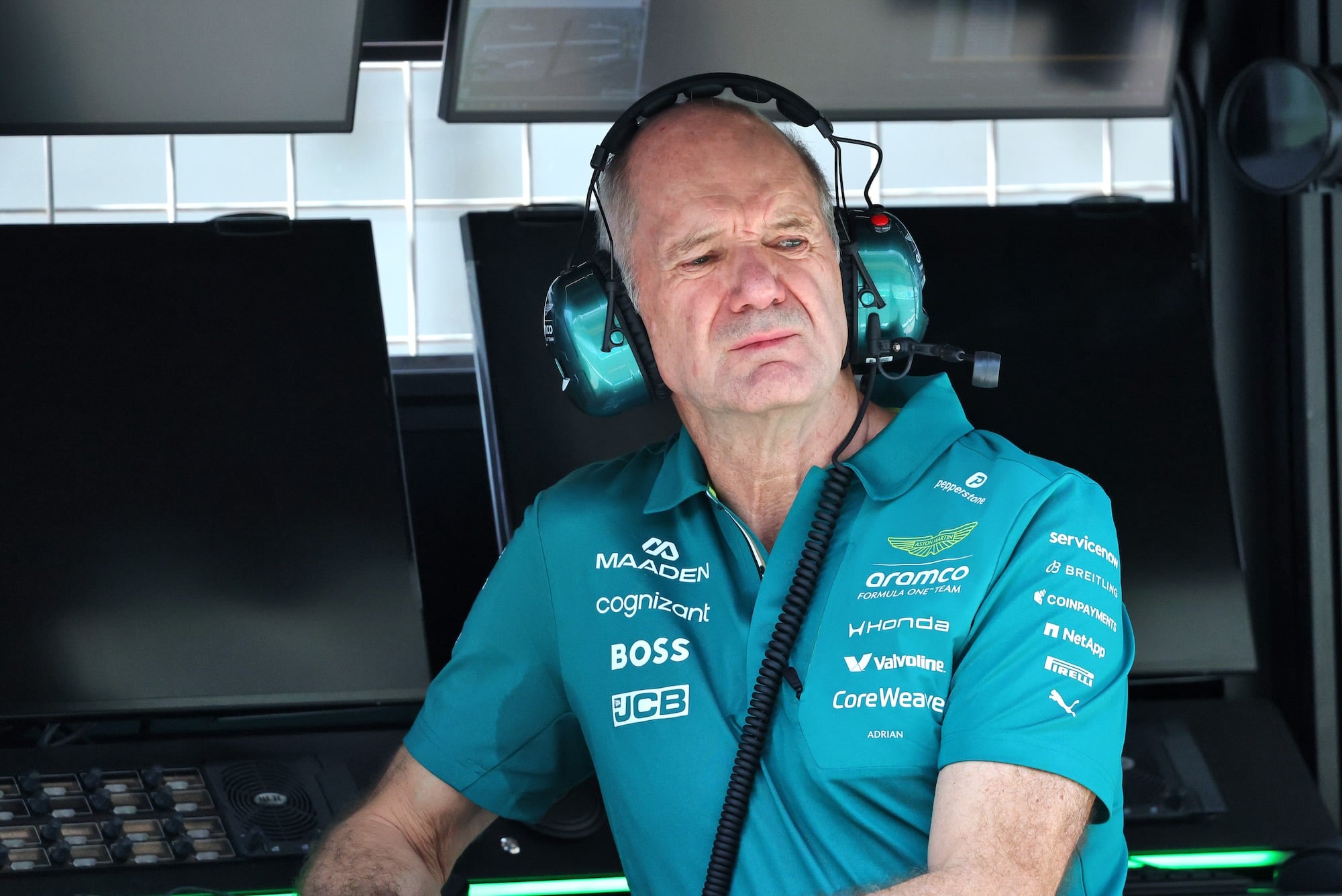 F1: Aston Martin tem vibração grave e pode limitar voltas, diz Newey