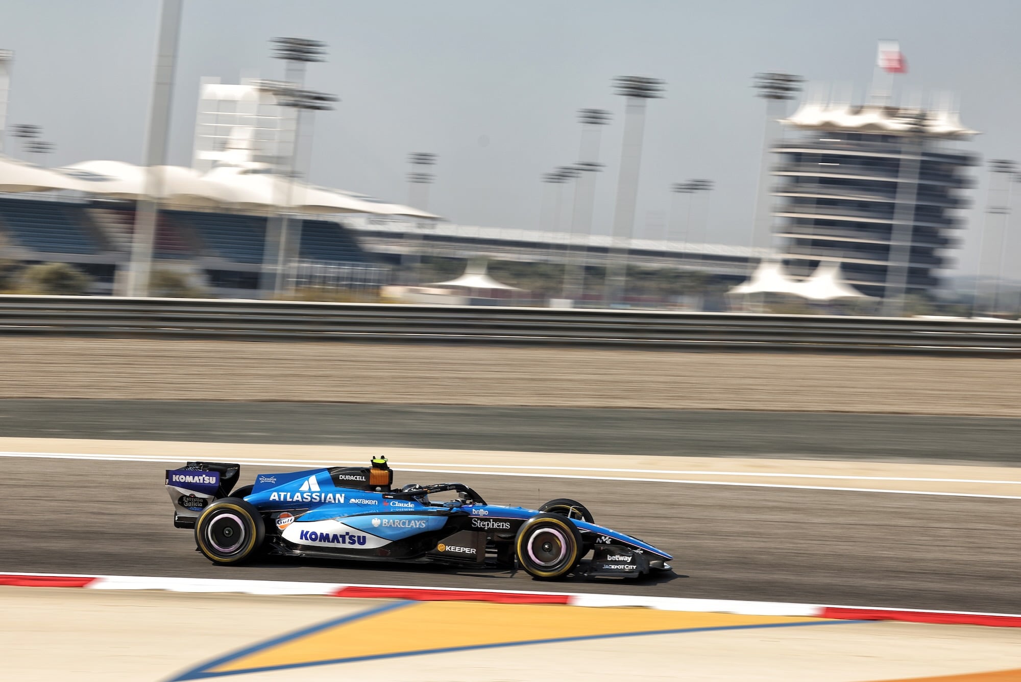 Bahrein pode voltar ao calendário 2026 da Fórmula 1 após avanços em negociações Carlos Sainz (ESP) Williams F1 Team FW48.