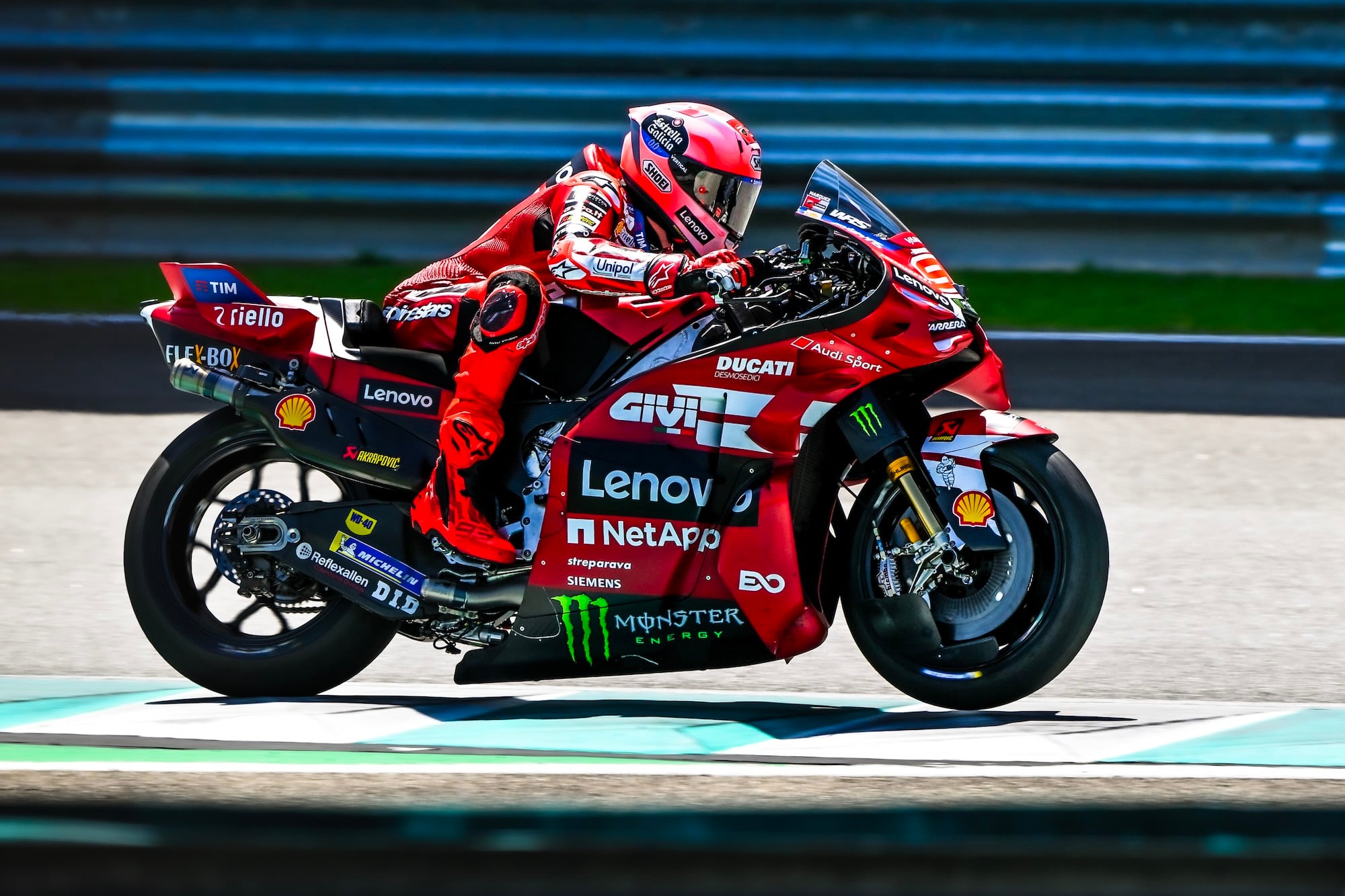 Márquez lidera em Sepang e queda tira Quartararo do teste