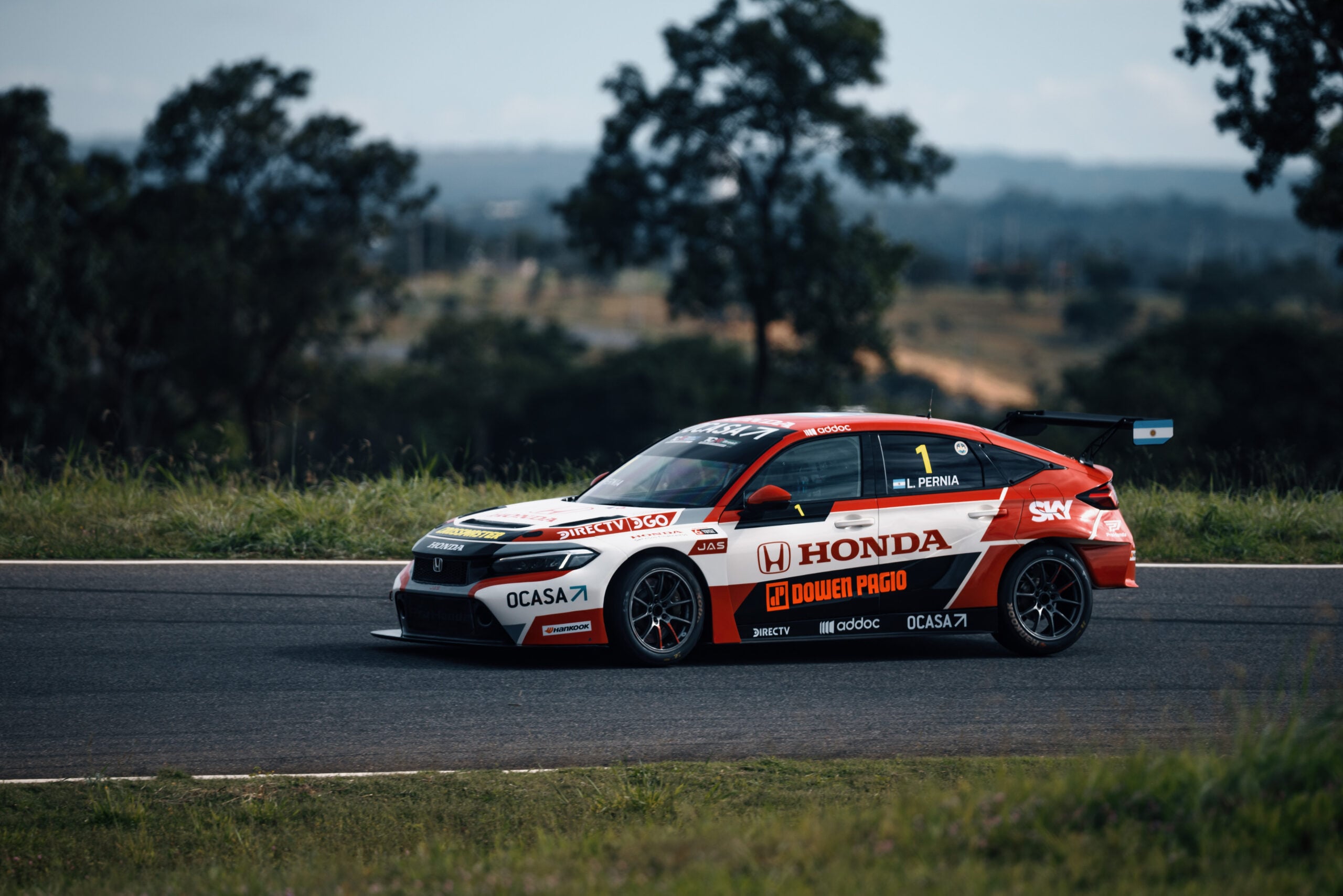 Pernía vence em Cascavel e entra de vez na briga pelo título do TCR South America
