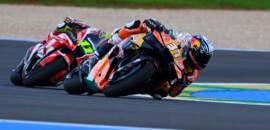 MotoGP: Acosta lidera primeiro treino em Austin. Márquez sofre queda
