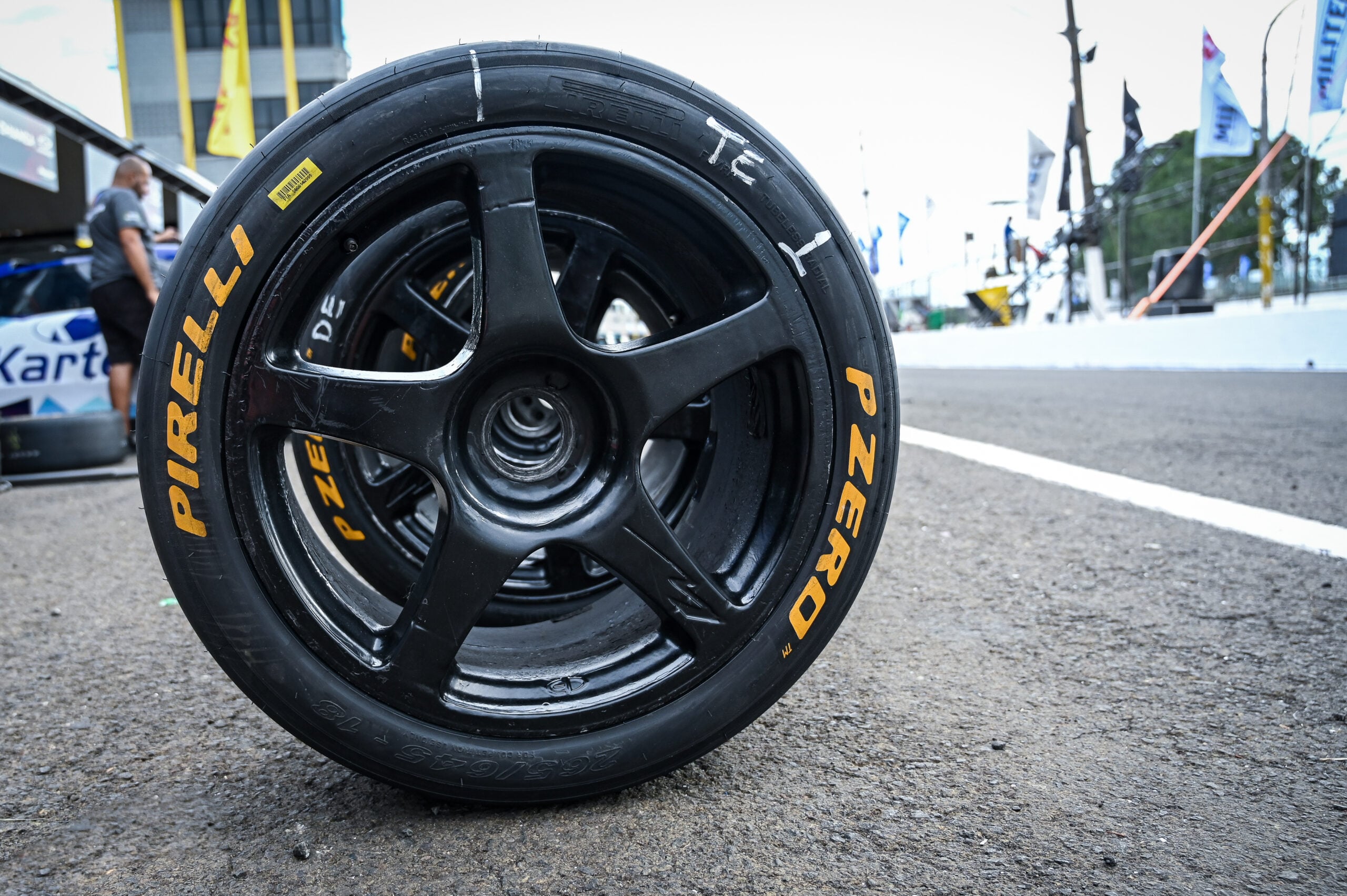 Pirelli fabrica pneus exclusivos para o RiSE26, novo carro da NASCAR Brasil Pirelli fabrica pneus exclusivos para o RiSE26, novo carro da NASCAR Brasil