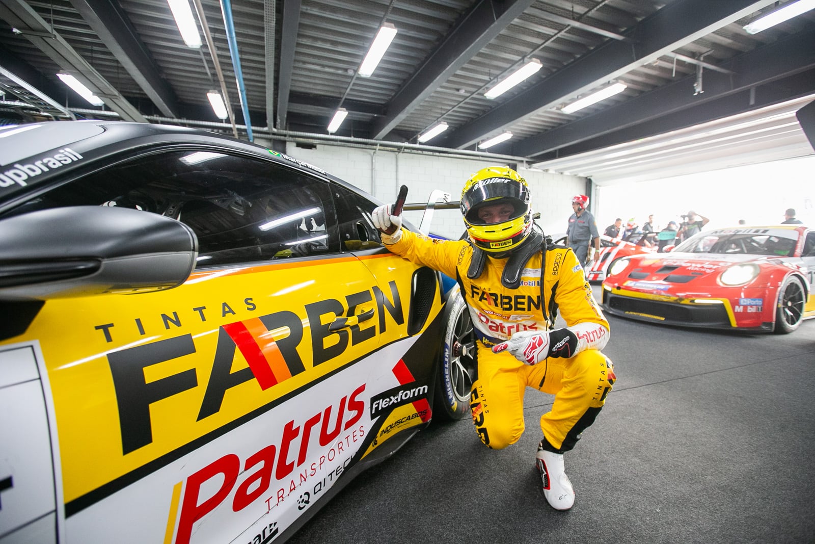 Muller sobe ao pódio em Interlagos e coloca equipe Farben na liderança da Porsche Carrera Cup