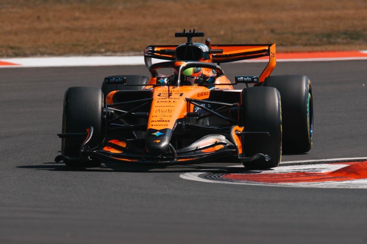 F1: McLaren mantém ritmo competitivo em Xangai com os dois carros