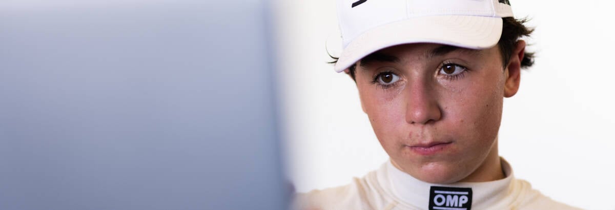 Oliver Paludo acelera carro da Porsche Cup pela primeira vez aos 14 anos de idade