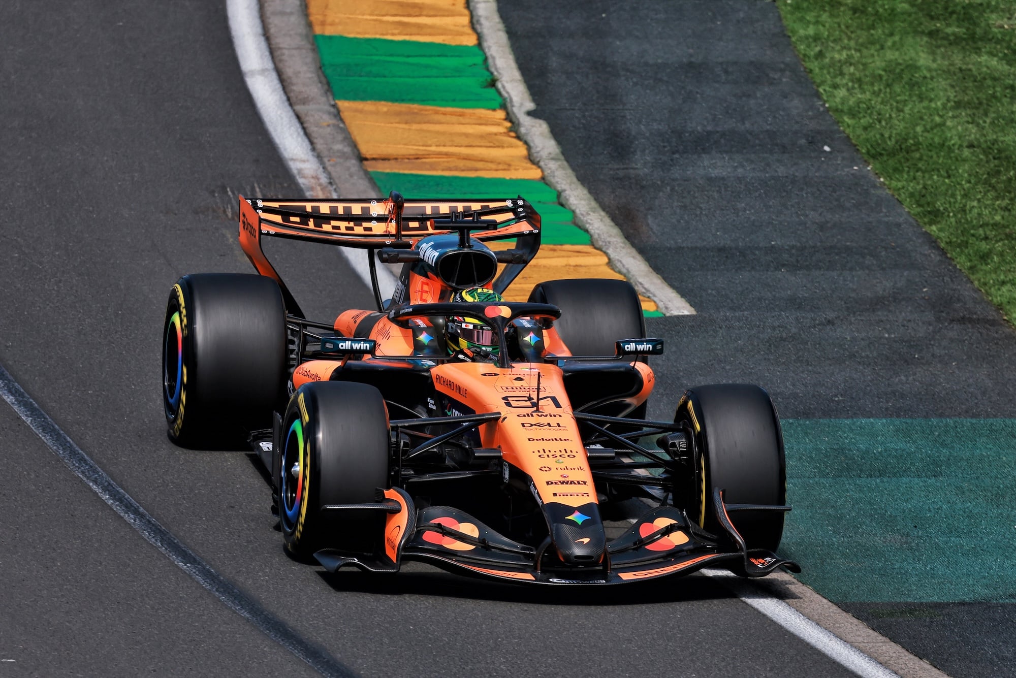 Oscar Piastri (AUS) McLaren F1 Team MCL40.