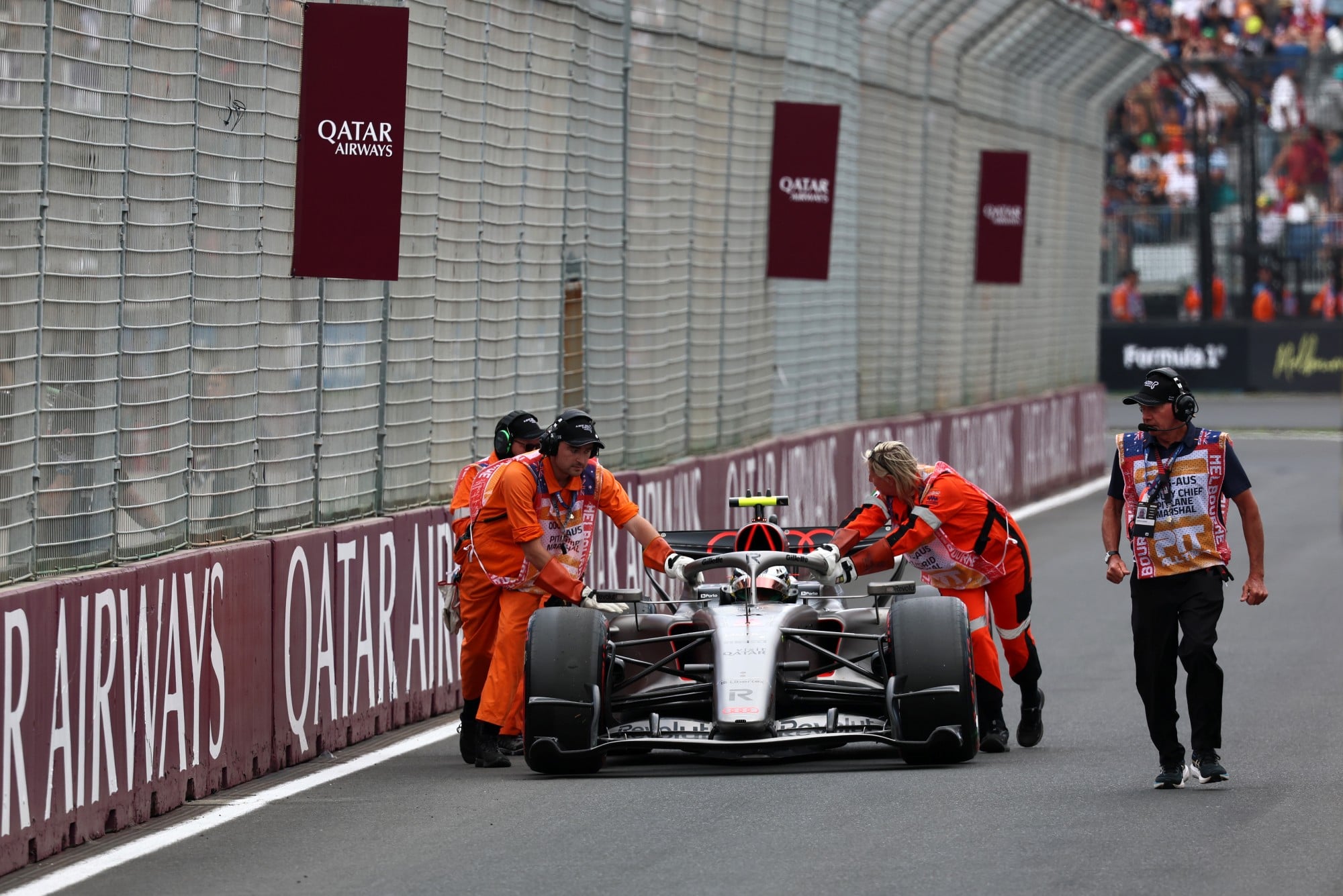 Gabriel Bortoleto (BRA) Audi F1 Team R26 stopped in the pit lane entrance.