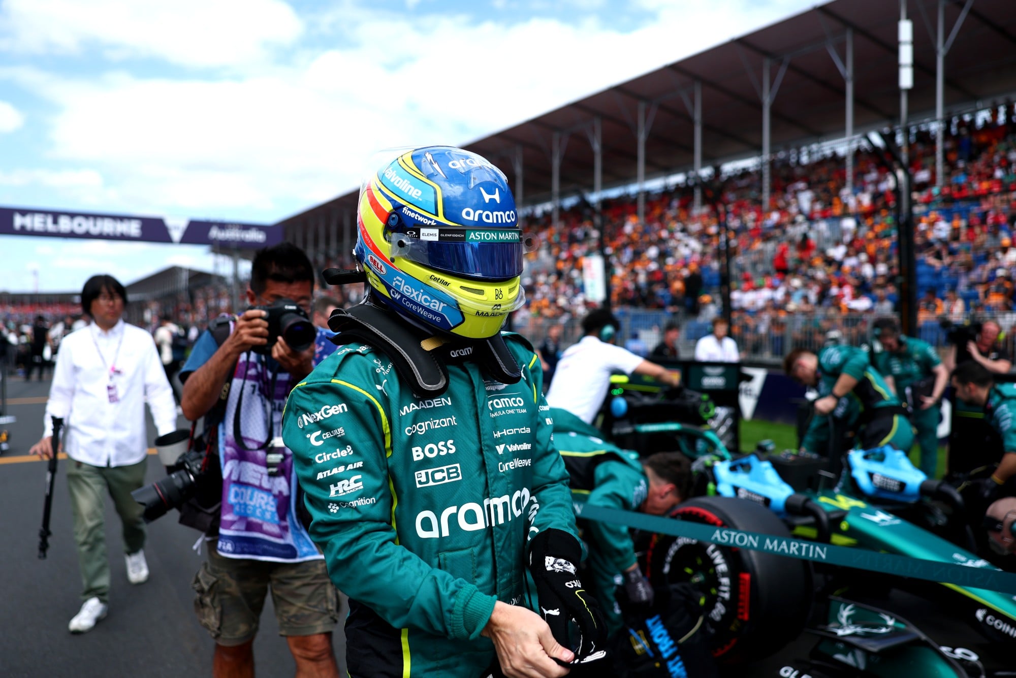 Fernando Alonso (ESP) Aston Martin F1 Team AMR26 on the grid.