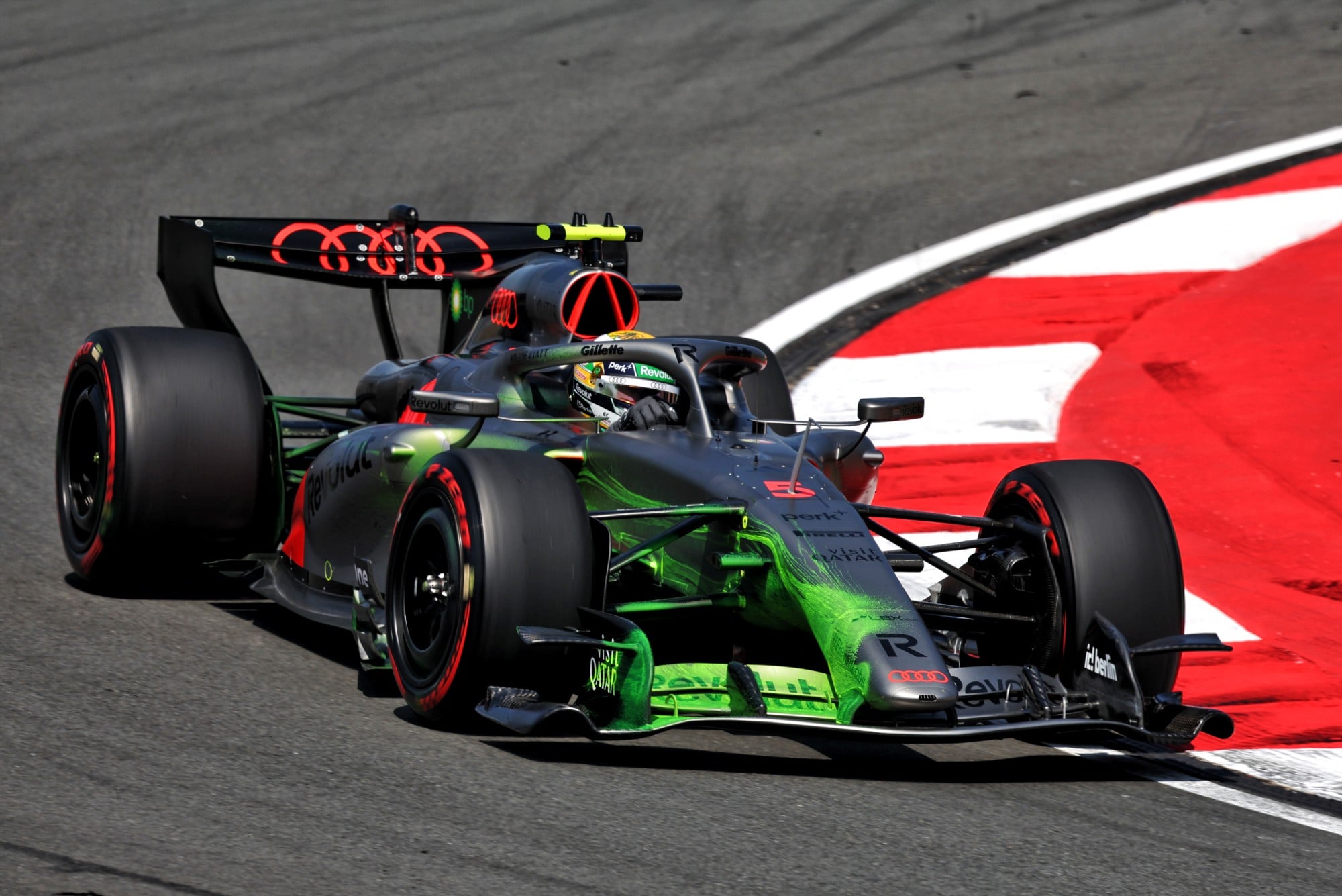 Gabriel Bortoleto (BRA) Audi F1 Team R26 with flow-vis paint on the front wing.