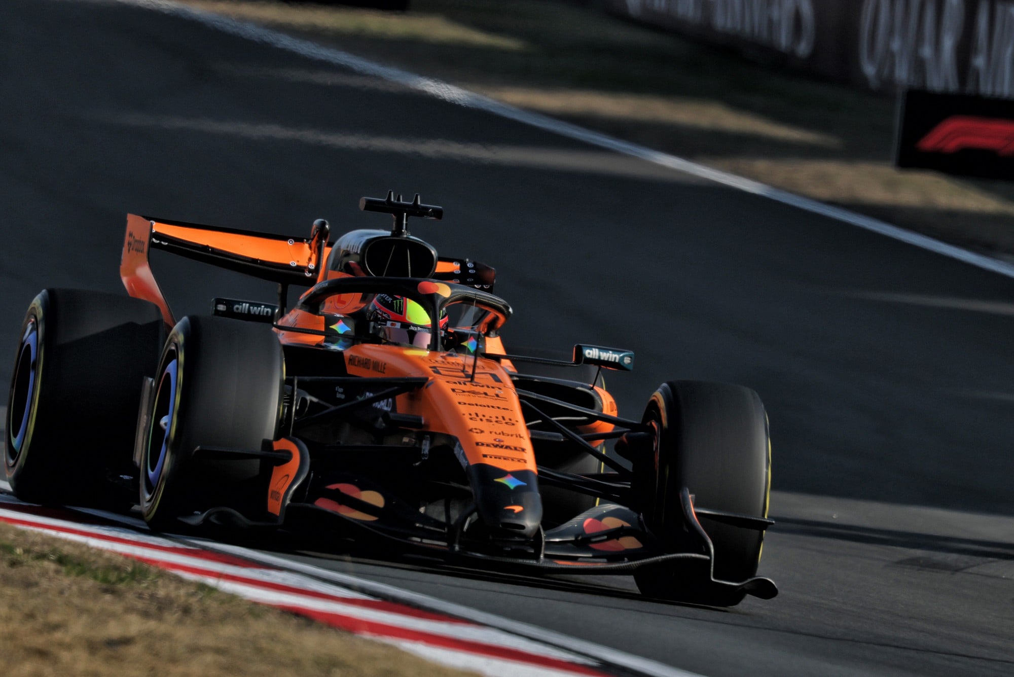 Oscar Piastri (AUS) McLaren F1 Team MCL40.