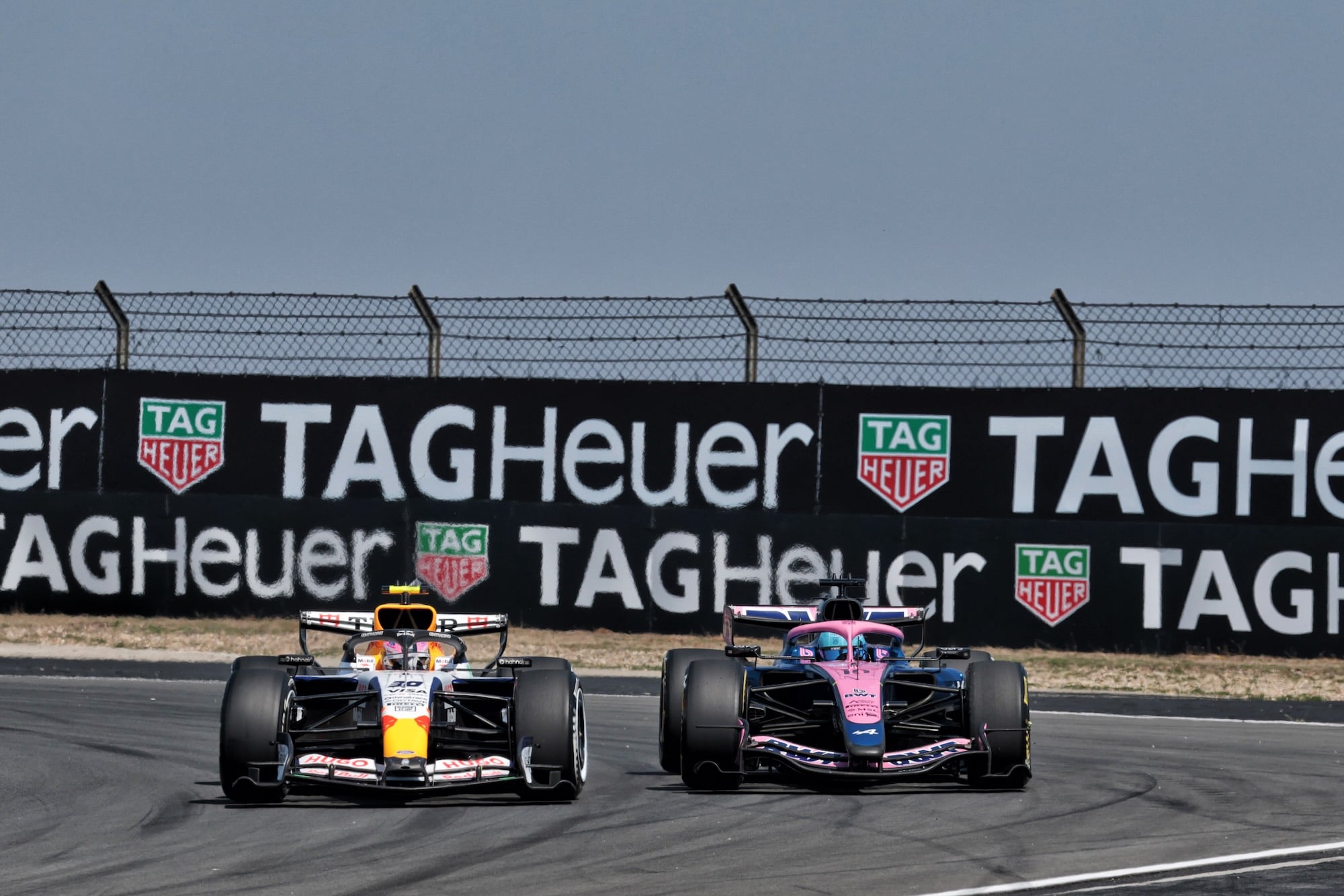 F1 hoje: FIA investiga equipes e Antonelli faz alerta