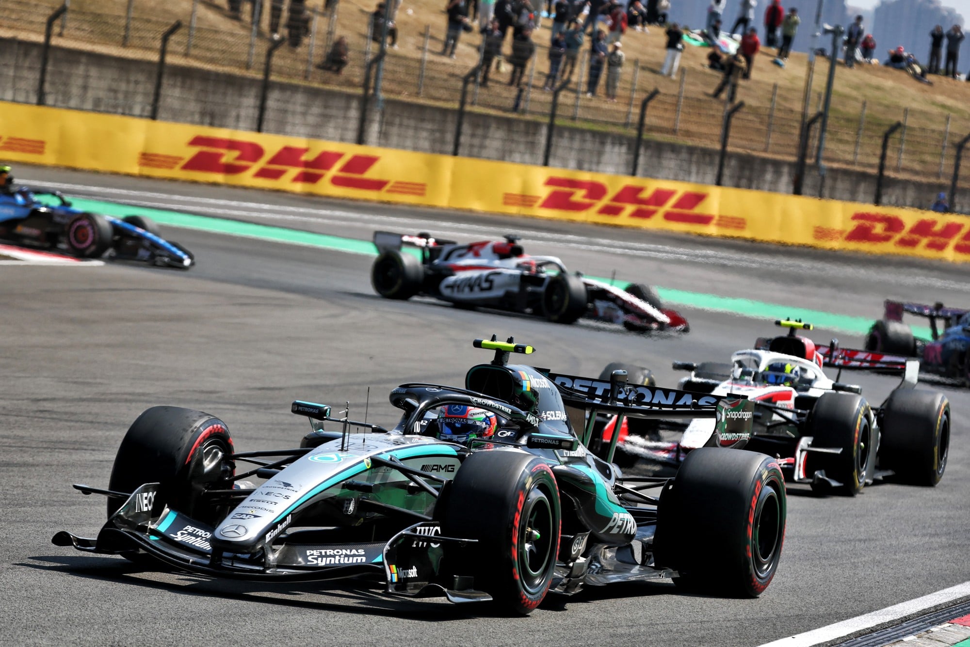 F1: Hamilton fala em "modo festa" da Mercedes e diz que sabe como funciona